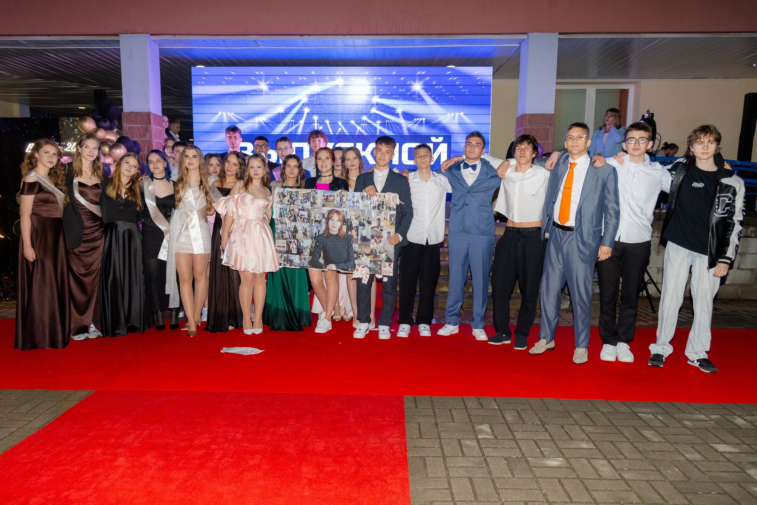 Школьный выпускной 2025 год в Минске, Беларуси. Свадебный фотограф в Минске/Беларуси Сергей Спиридонов