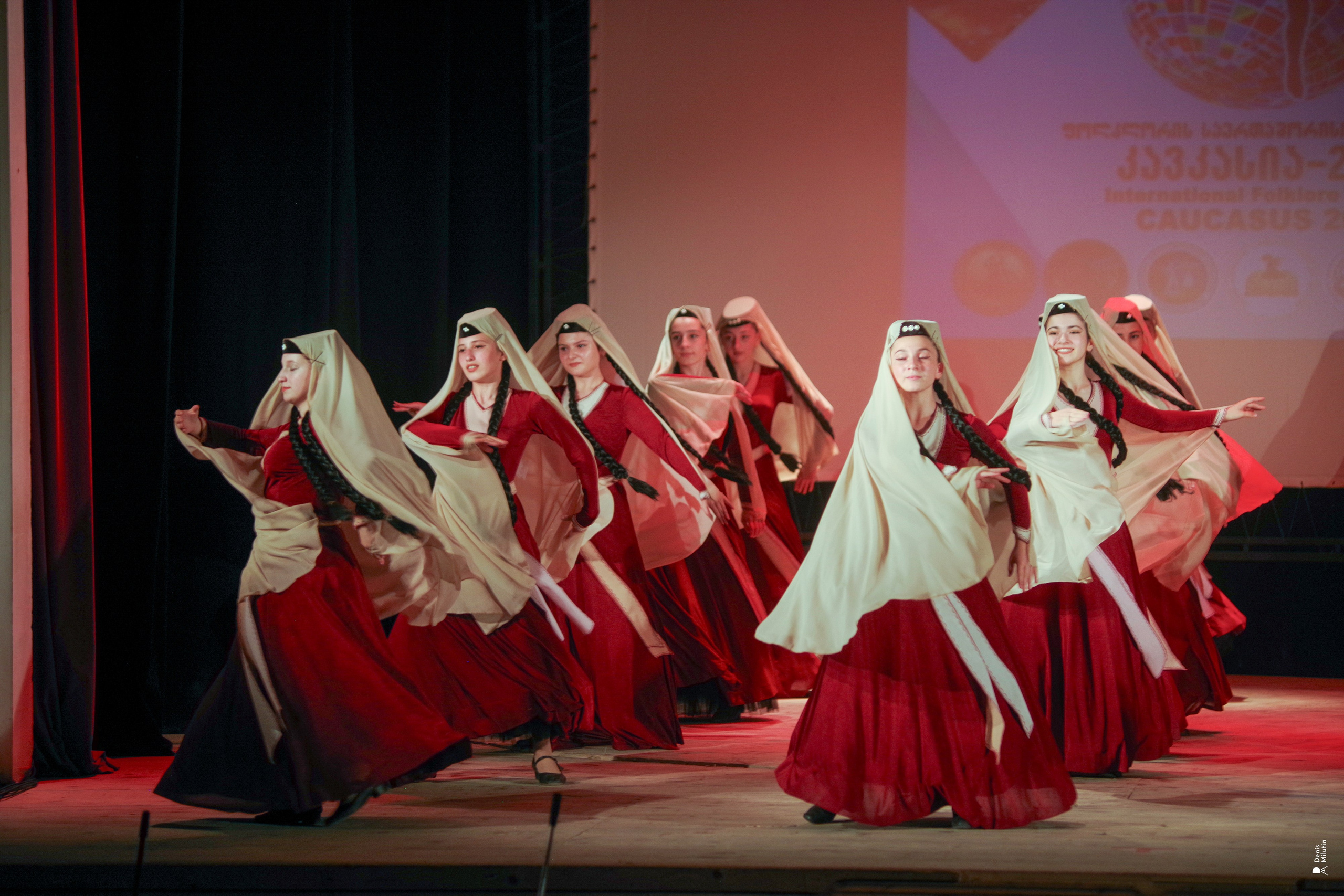 Танцы в прекрасном Они. Портретный фотограф Денис Милютин