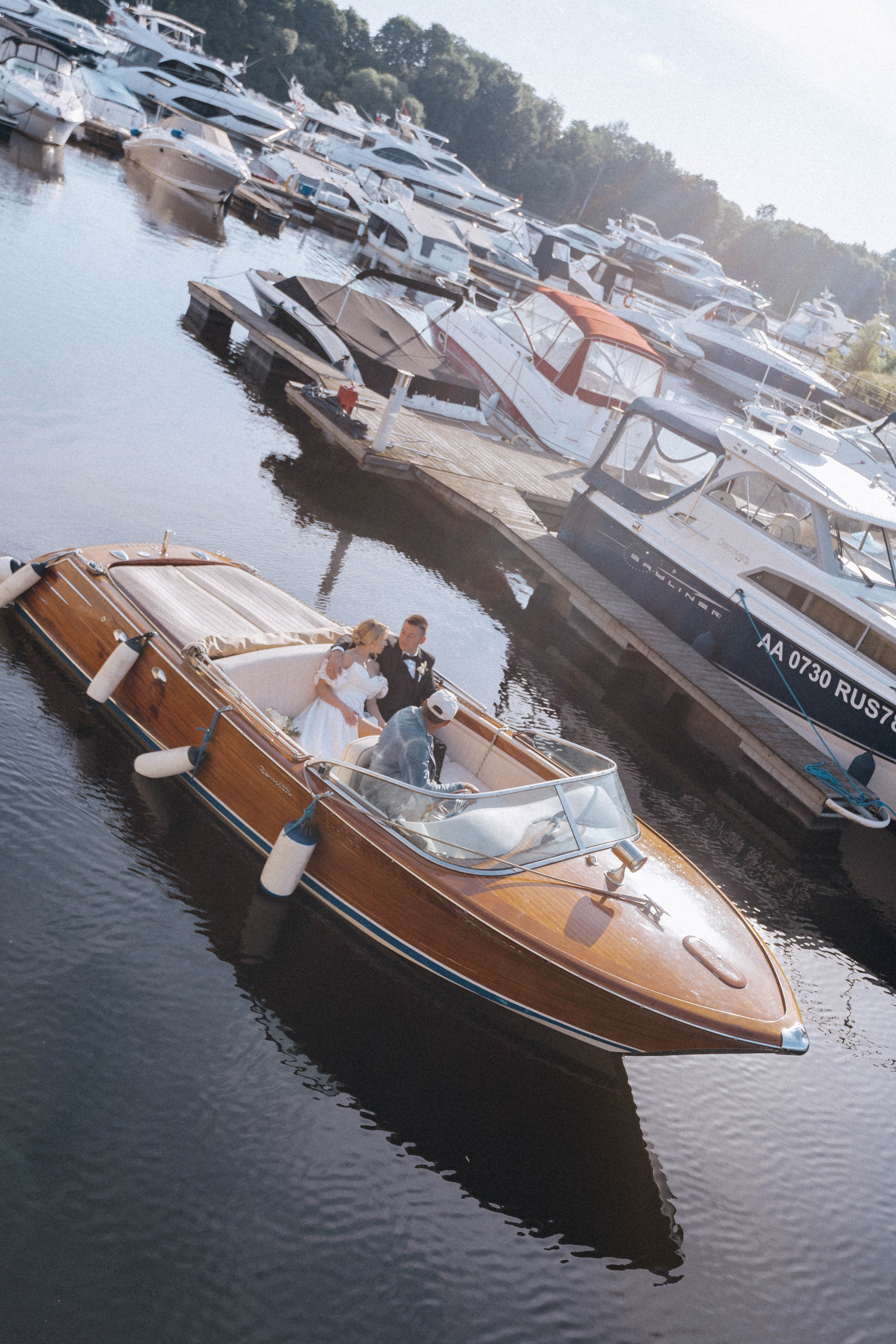 СВАДЕНБНАЯ СЬЕМКА НА КАТЕРЕ ПО КАНАЛАМ САНКТ-ПЕТЕРБУРГА И В АКВАТОРИИ НЕВЫ. Профессиональный фотограф, Санкт-Петербург — Виктория Богомолова