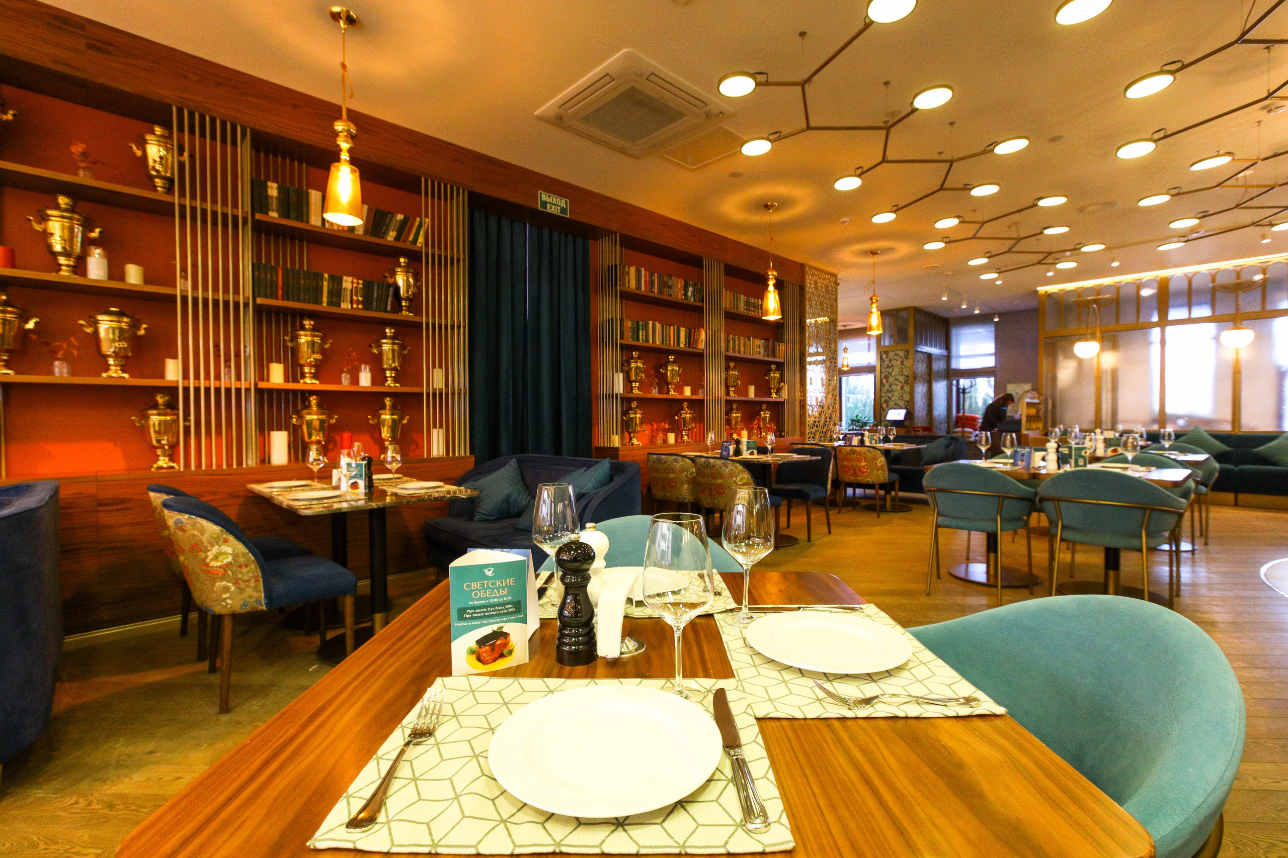 РЕСТОРАН СВЕТСКИ И ХОЛ ОТЕЛЯ АЗИМУТ (я в гостях, не запланированная фотосъемка). Фотограф в Туле Крупский АнДРей. Фотостудия «КАДР71» в Туле