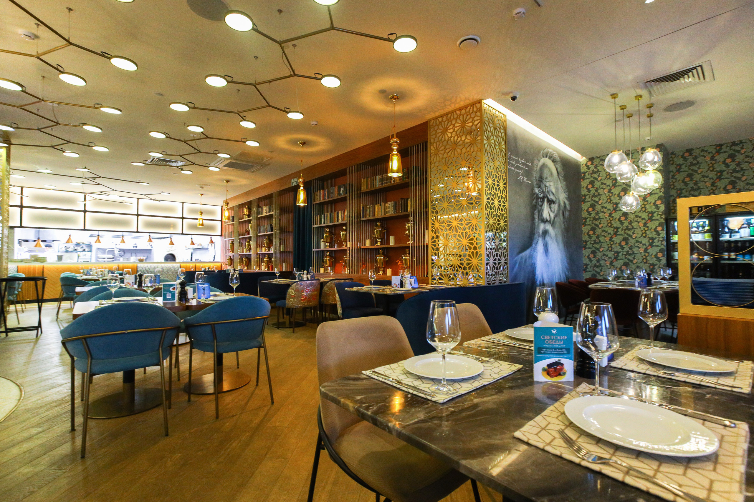 РЕСТОРАН СВЕТСКИ И ХОЛ ОТЕЛЯ АЗИМУТ (я в гостях, не запланированная фотосъемка). Фотограф в Туле Крупский АнДРей. Фотостудия «КАДР71» в Туле