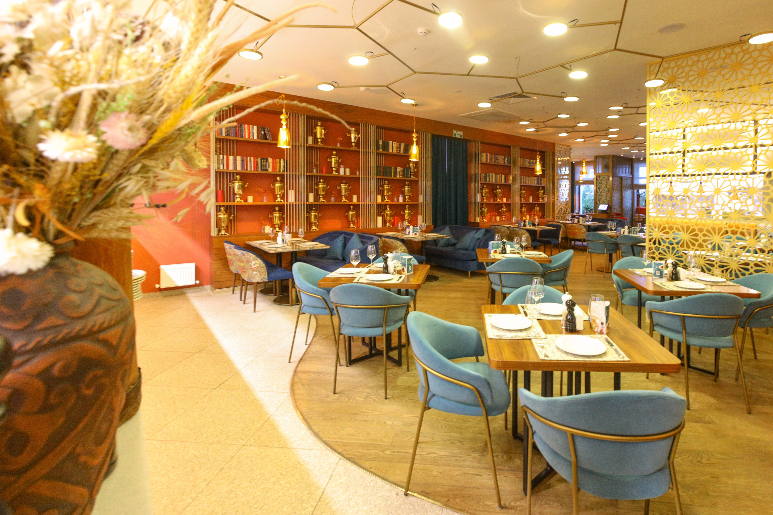 РЕСТОРАН СВЕТСКИ И ХОЛ ОТЕЛЯ АЗИМУТ (я в гостях, не запланированная фотосъемка). Фотограф в Туле Крупский АнДРей. Фотостудия «КАДР71» в Туле