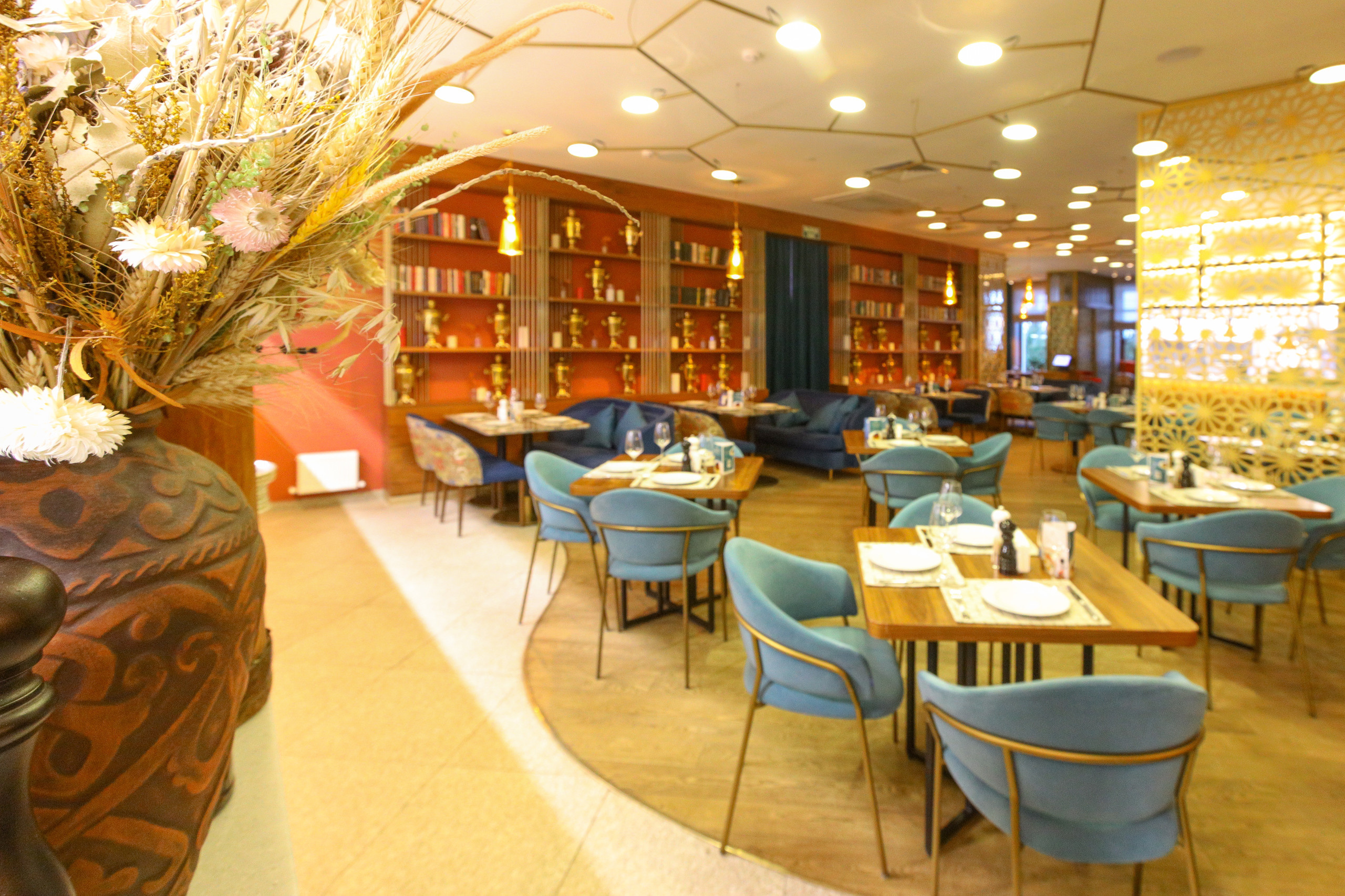 РЕСТОРАН СВЕТСКИ И ХОЛ ОТЕЛЯ АЗИМУТ (я в гостях, не запланированная фотосъемка). Фотограф в Туле Крупский АнДРей. Фотостудия «КАДР71» в Туле