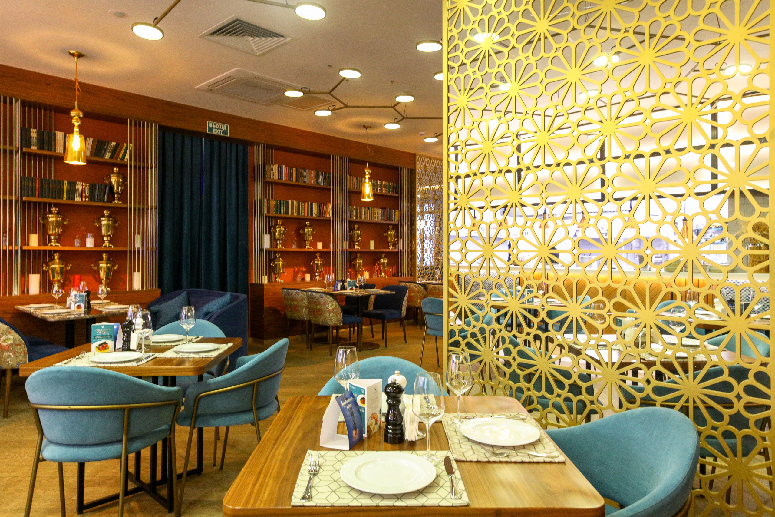 РЕСТОРАН СВЕТСКИ И ХОЛ ОТЕЛЯ АЗИМУТ (я в гостях, не запланированная фотосъемка). Фотограф в Туле Крупский АнДРей. Фотостудия «КАДР71» в Туле