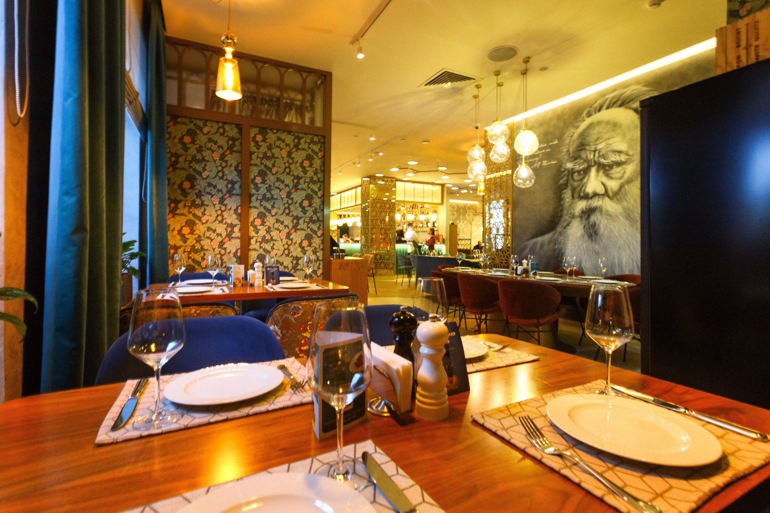 РЕСТОРАН СВЕТСКИ И ХОЛ ОТЕЛЯ АЗИМУТ (я в гостях, не запланированная фотосъемка). Фотограф в Туле Крупский АнДРей. Фотостудия «КАДР71» в Туле