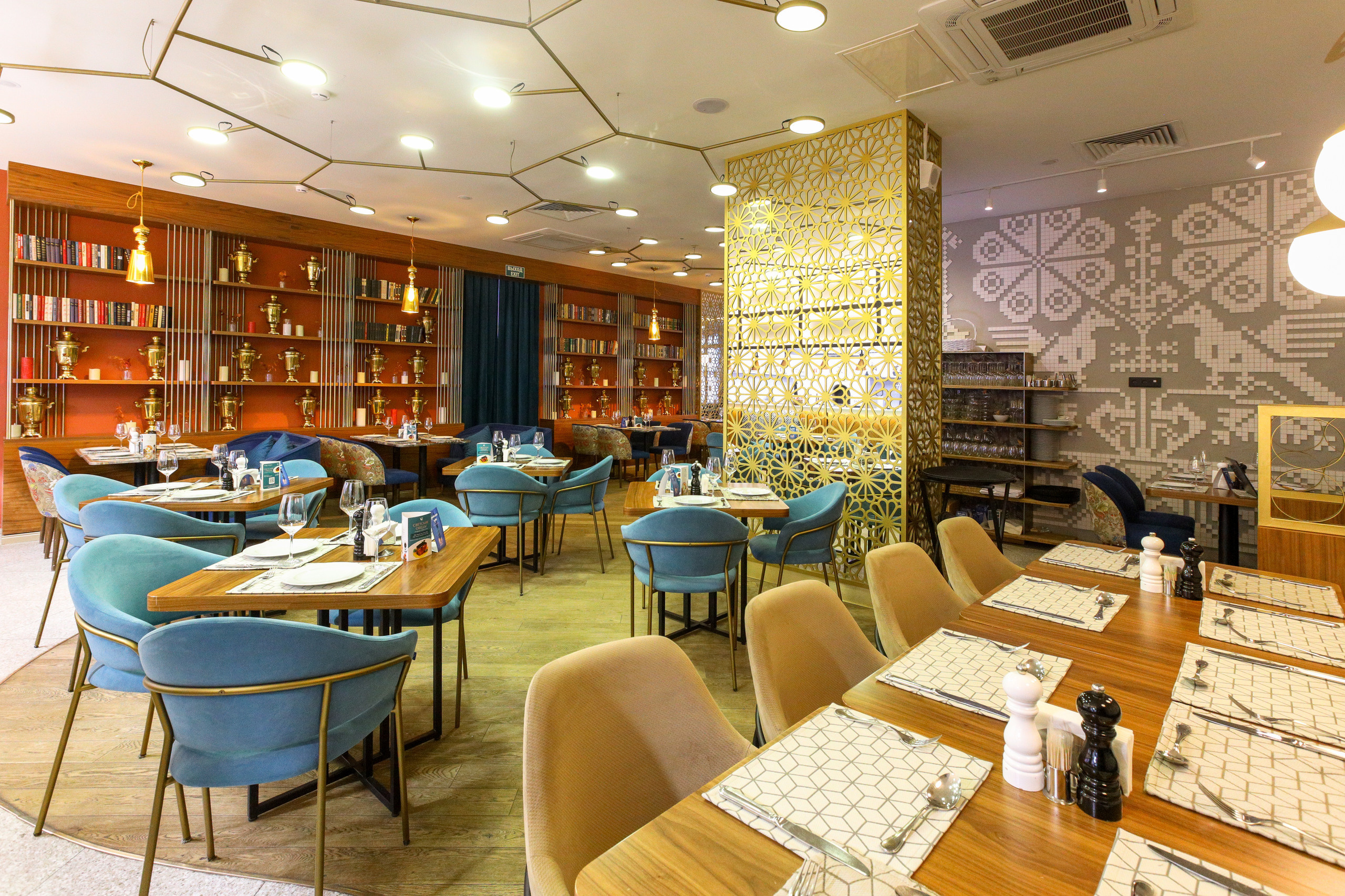 РЕСТОРАН СВЕТСКИ И ХОЛ ОТЕЛЯ АЗИМУТ (я в гостях, не запланированная фотосъемка). Фотограф в Туле Крупский АнДРей. Фотостудия «КАДР71» в Туле