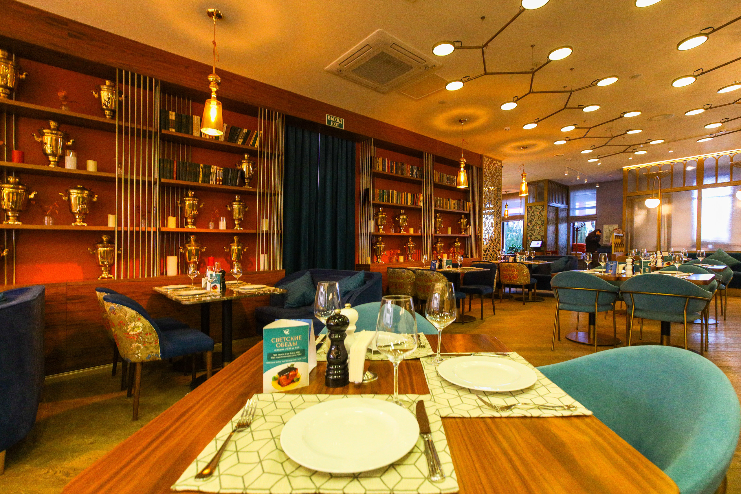 РЕСТОРАН СВЕТСКИ И ХОЛ ОТЕЛЯ АЗИМУТ (я в гостях, не запланированная фотосъемка). Фотограф в Туле Крупский АнДРей. Фотостудия «КАДР71» в Туле