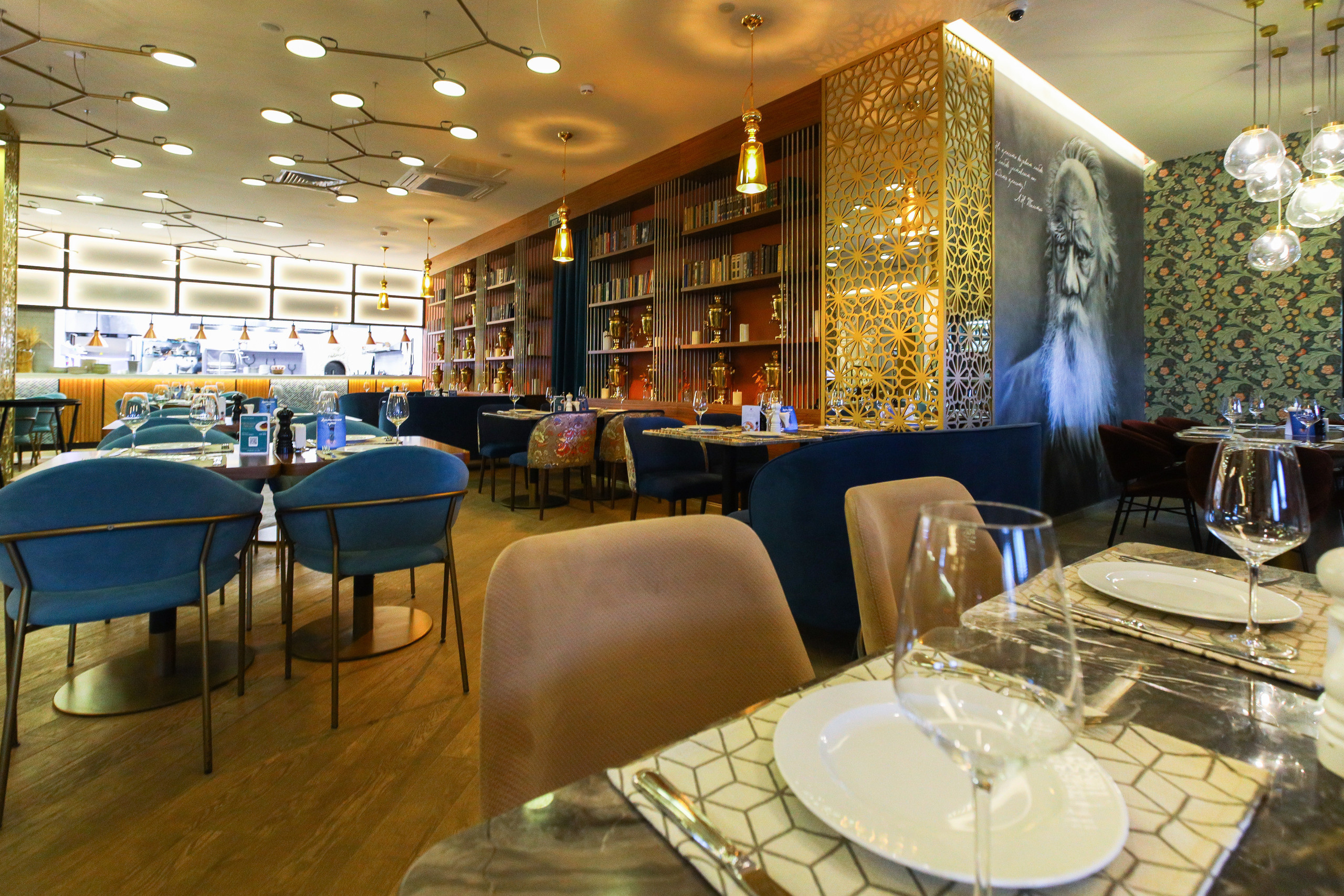 РЕСТОРАН СВЕТСКИ И ХОЛ ОТЕЛЯ АЗИМУТ (я в гостях, не запланированная фотосъемка). Фотограф в Туле Крупский АнДРей. Фотостудия «КАДР71» в Туле