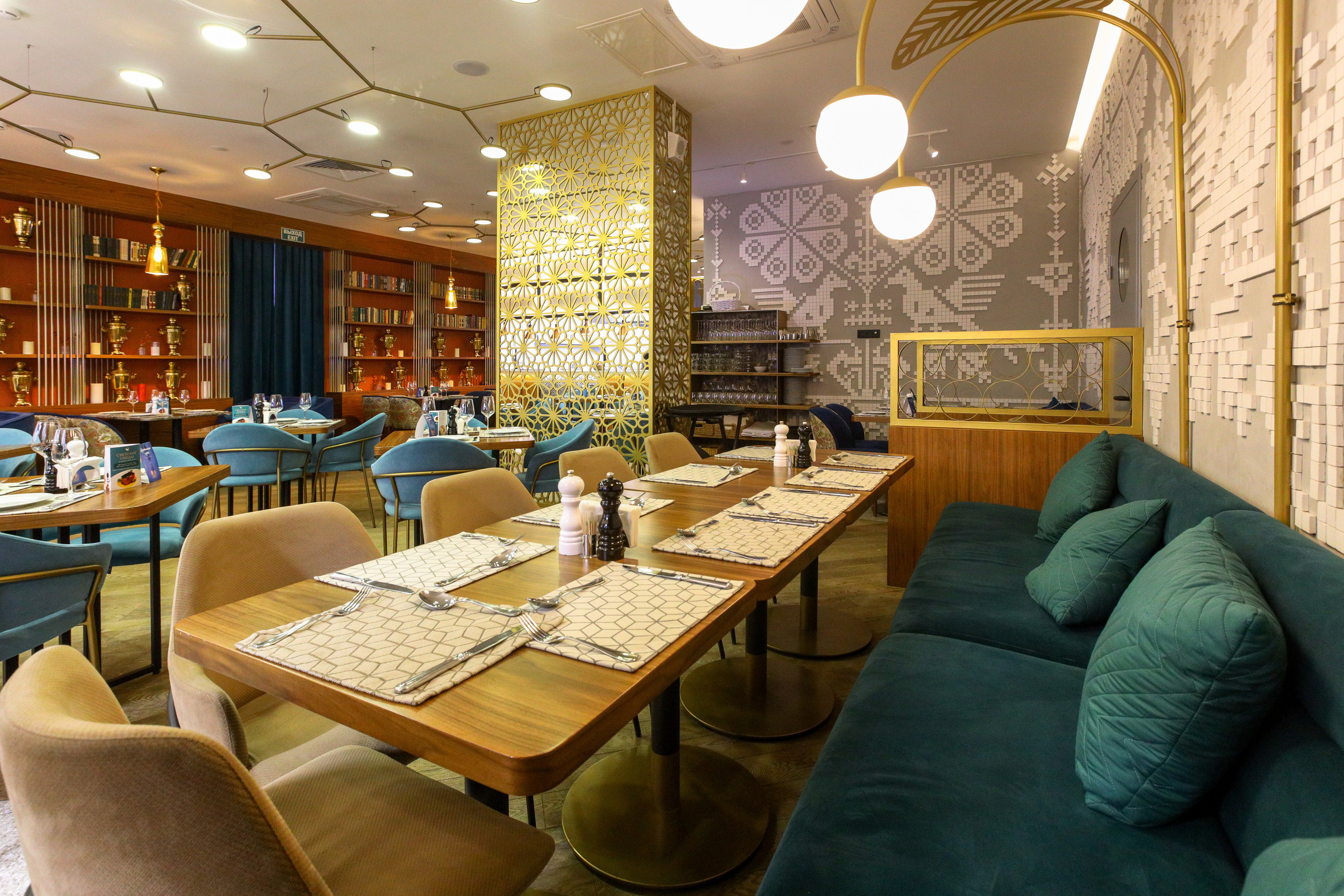 РЕСТОРАН СВЕТСКИ И ХОЛ ОТЕЛЯ АЗИМУТ (я в гостях, не запланированная фотосъемка). Фотограф в Туле Крупский АнДРей. Фотостудия «КАДР71» в Туле