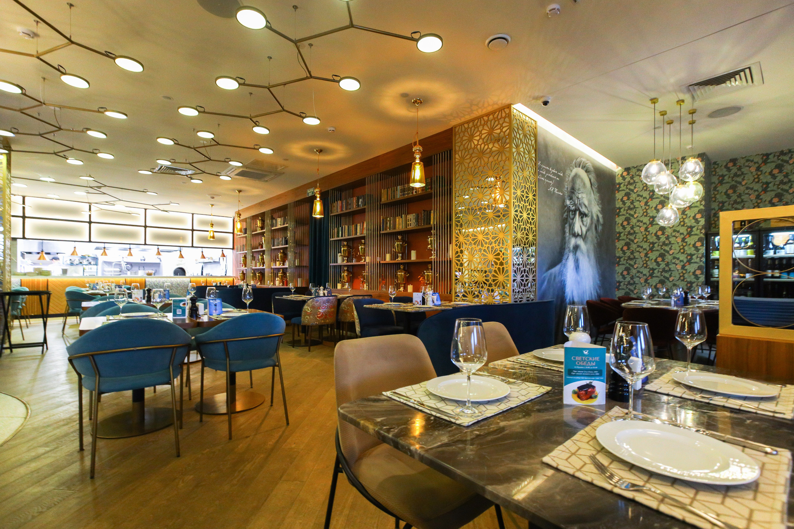 РЕСТОРАН СВЕТСКИ И ХОЛ ОТЕЛЯ АЗИМУТ (я в гостях, не запланированная фотосъемка). Фотограф в Туле Крупский АнДРей. Фотостудия «КАДР71» в Туле