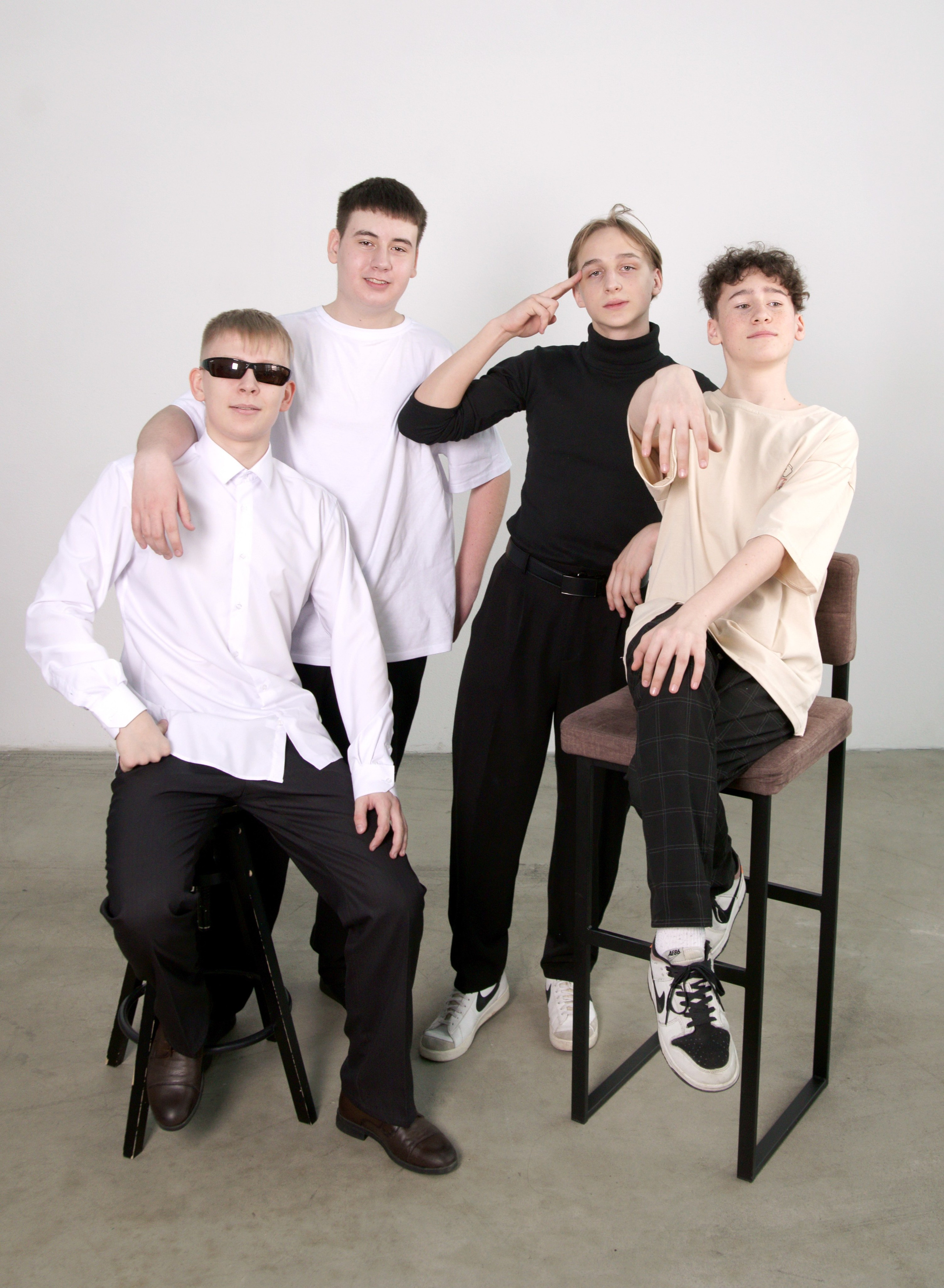 Студийная фотосессия выпускников 9,11 классов в Иркутске