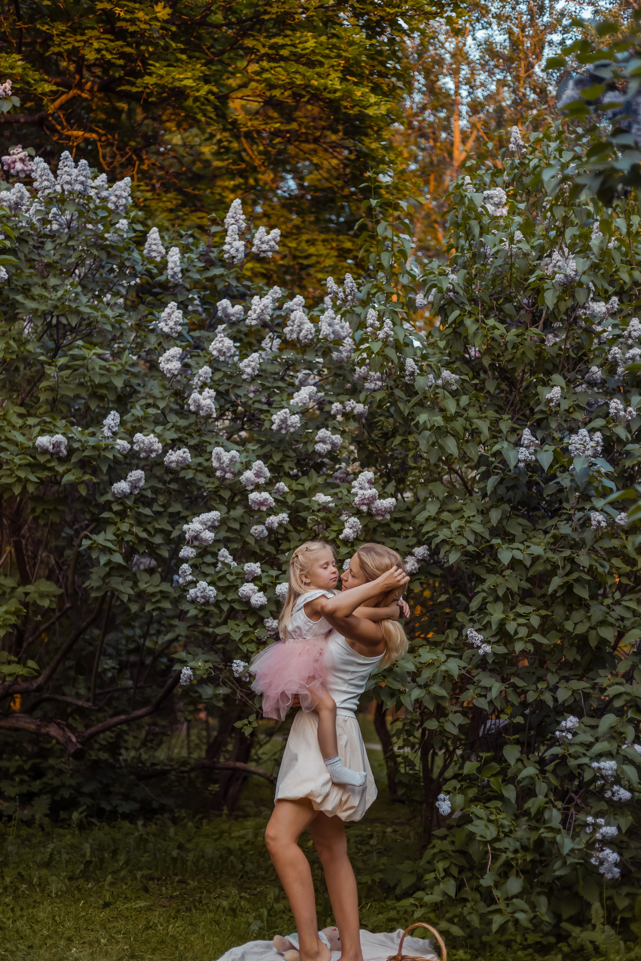 Сиреневый сад. Семейный фотограф в Москве и МО Варвара Шаранова