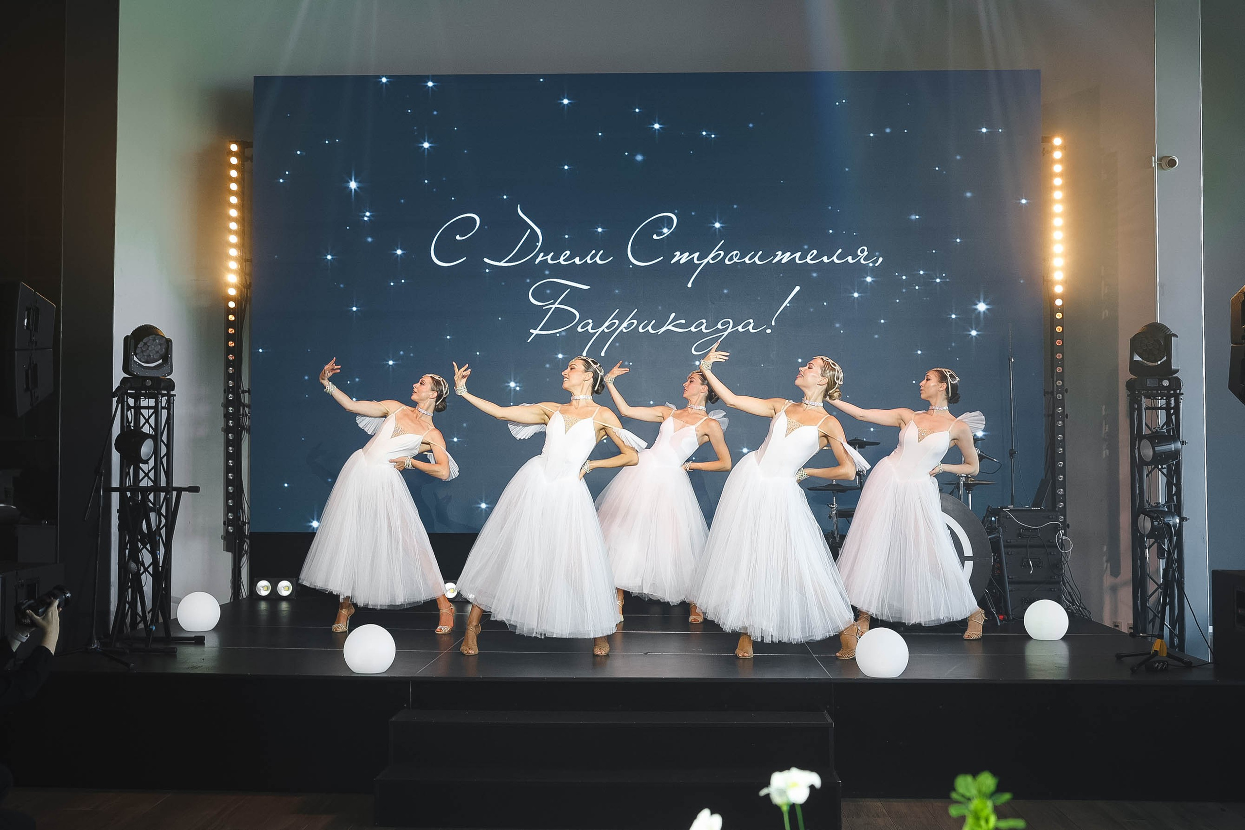 БАРРИКАДА С ДНЕМ РОЖДЕНИЯ. Свадебный фотограф в Санкт-Петербурге Александр Пащенко