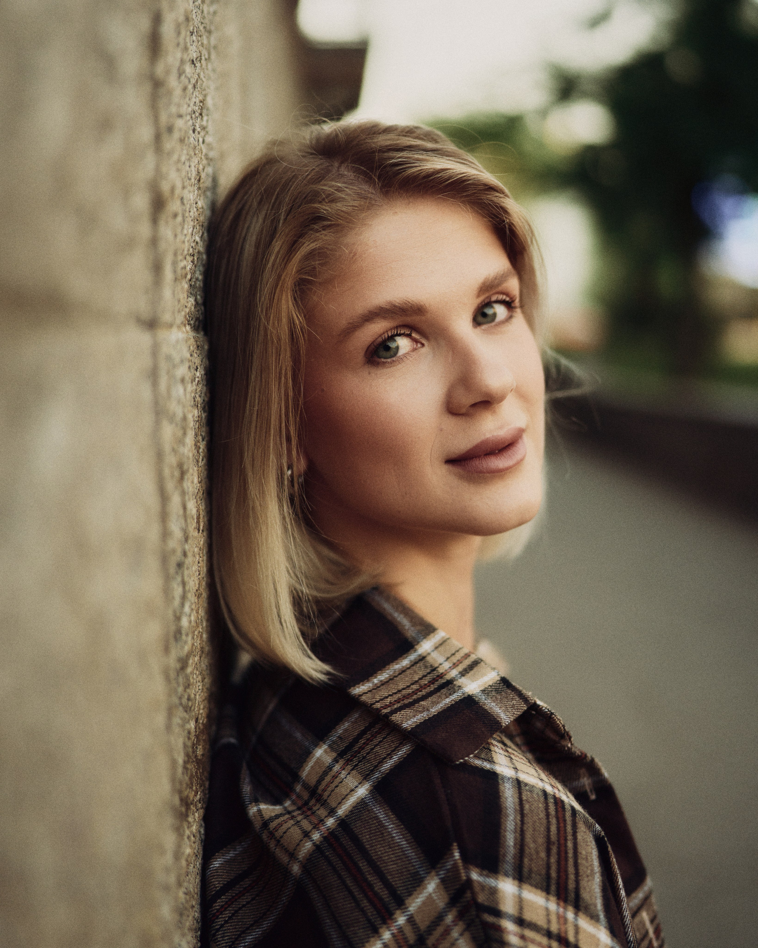 фотосессия девушки в старой застройке Хабаровск