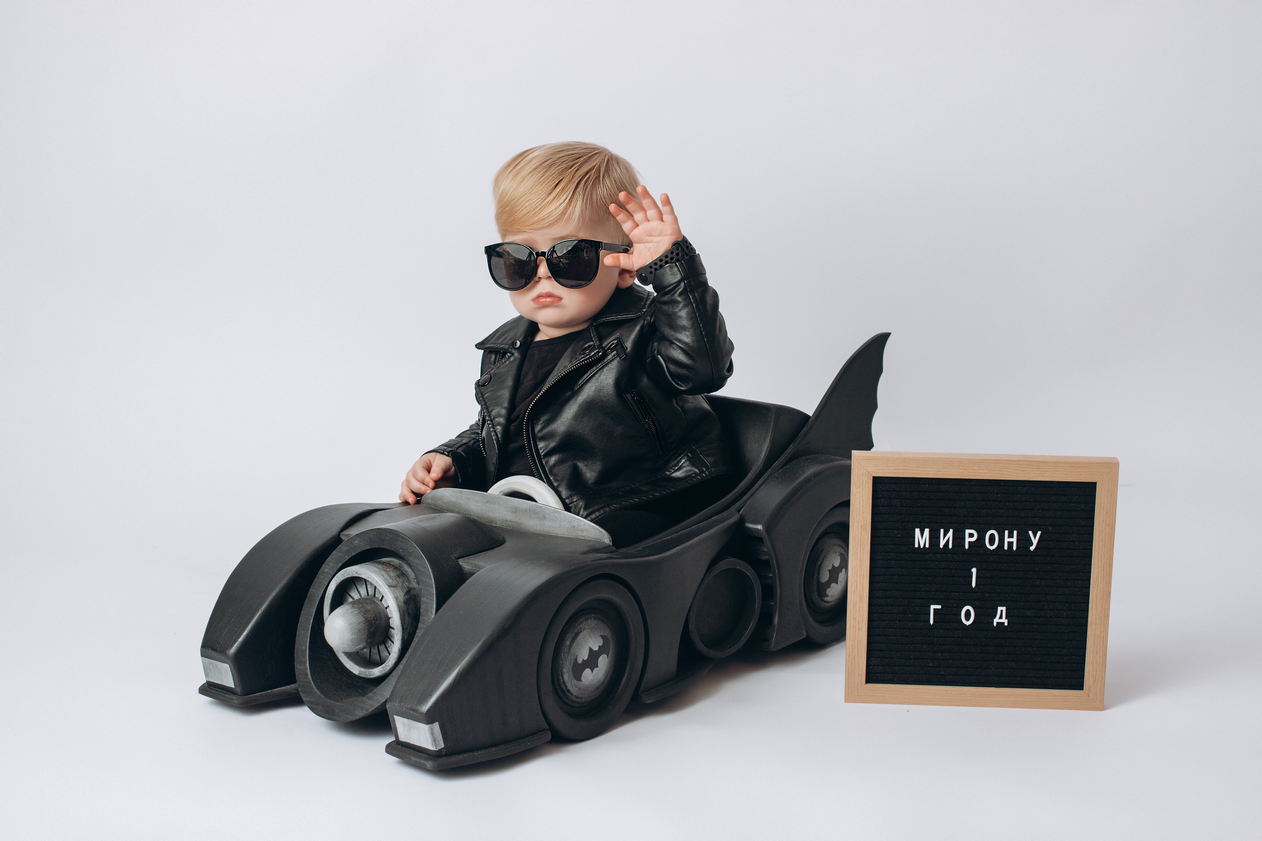 Бэтмобиль. Фотограф новорожденных и детский фотограф в Новосибирске