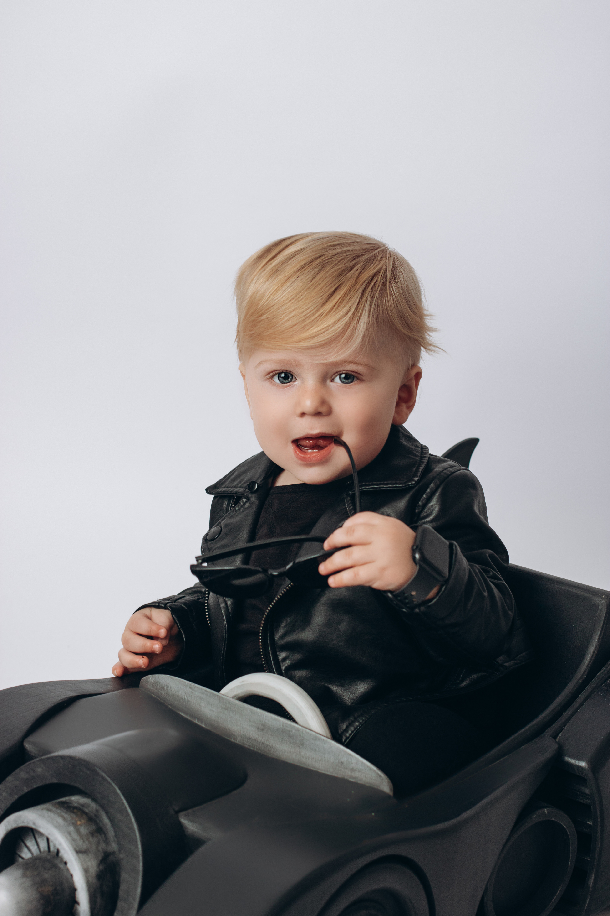 Бэтмобиль. Фотограф новорожденных и детский фотограф в Новосибирске