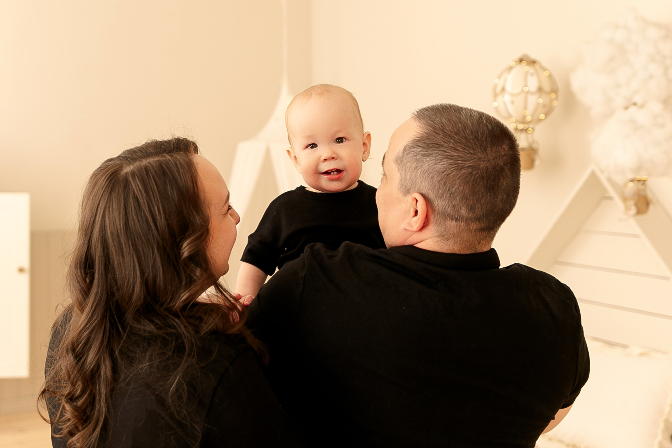 Тимуру 1 годик. Семейный фотограф Фотосессия беременности  Екатеринбург Елена Луткова