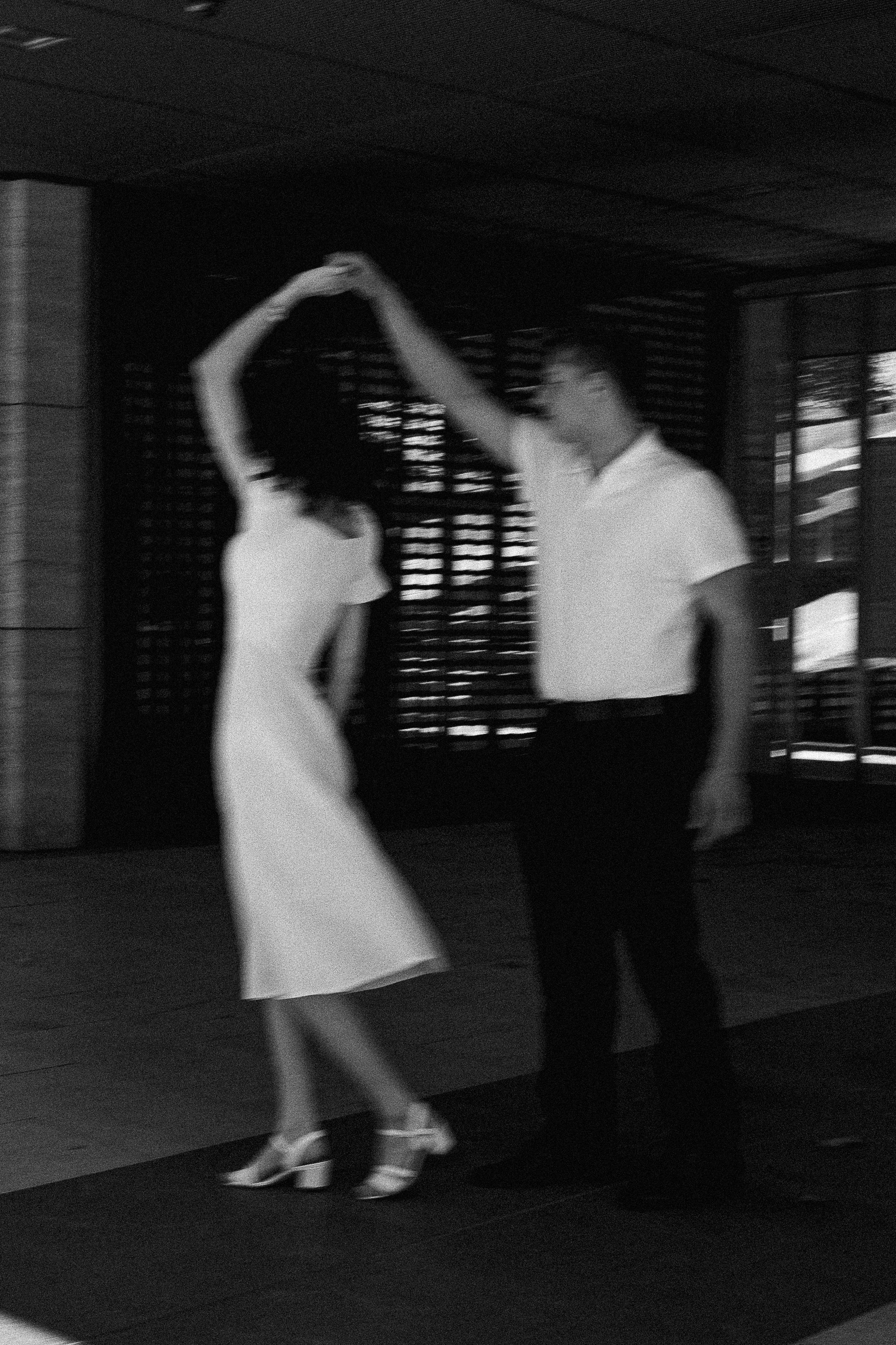 Свадебная фотосессия в парке Галицкого. Свадебный и семейный фотограф Виолетта Сидельникова. Краснодар, Россия, Беларусь, Европа