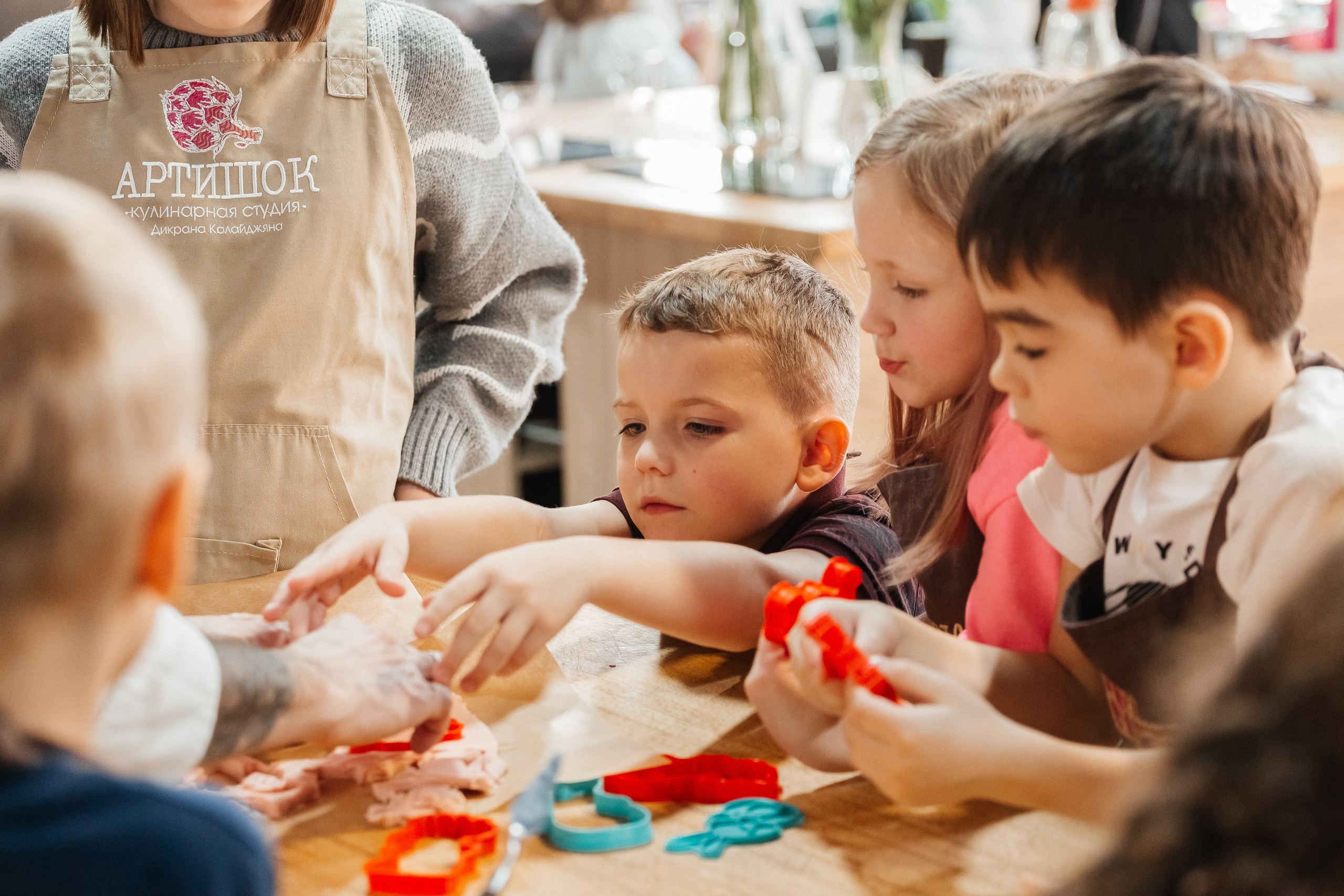 Детский мастер-класс в «АРТиШОК». Фотограф Кемерово | Сергей