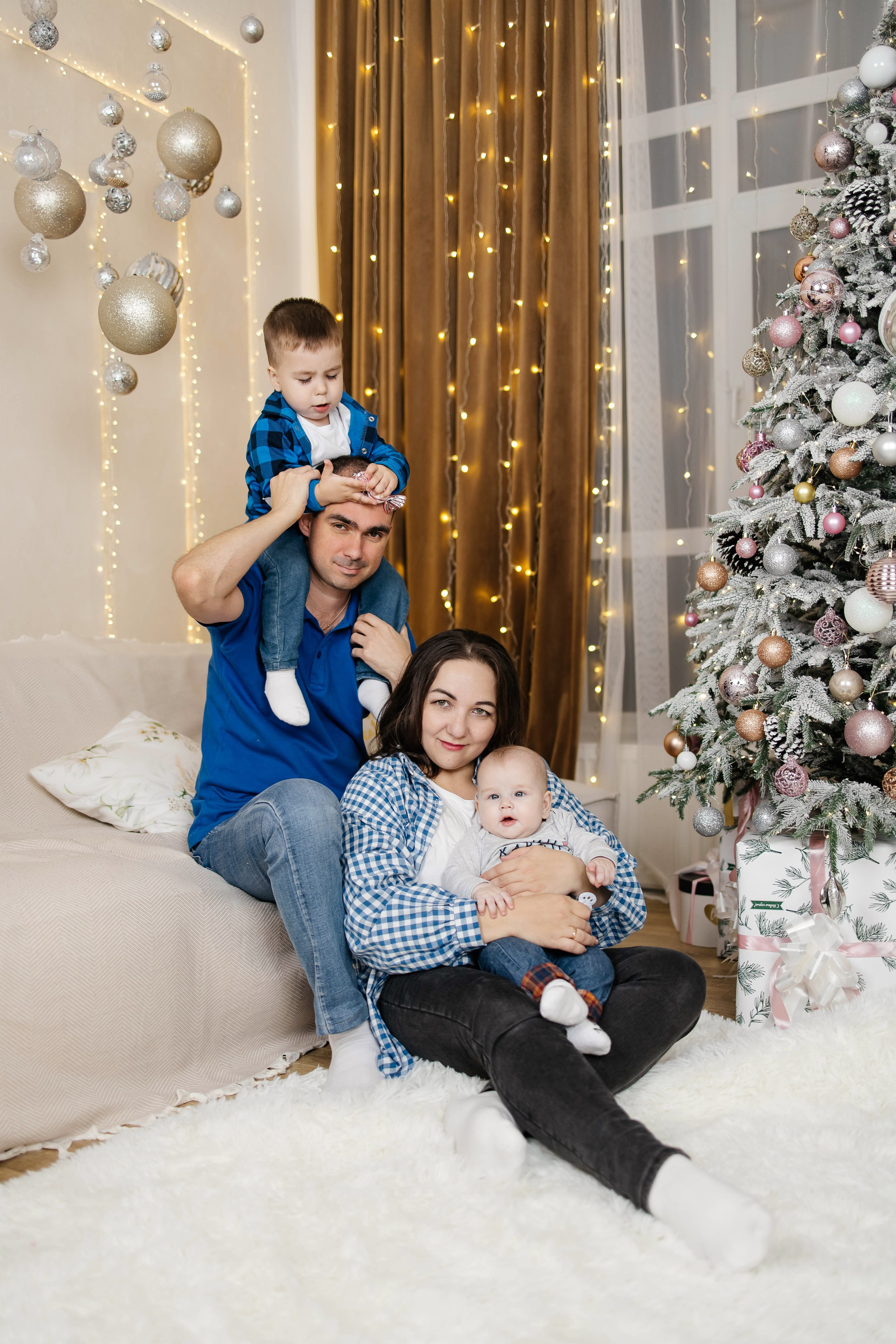 Семейная фотосессия Елена НГ 2026. Женский фотограф в Оренбурге Ирина Заводчикова