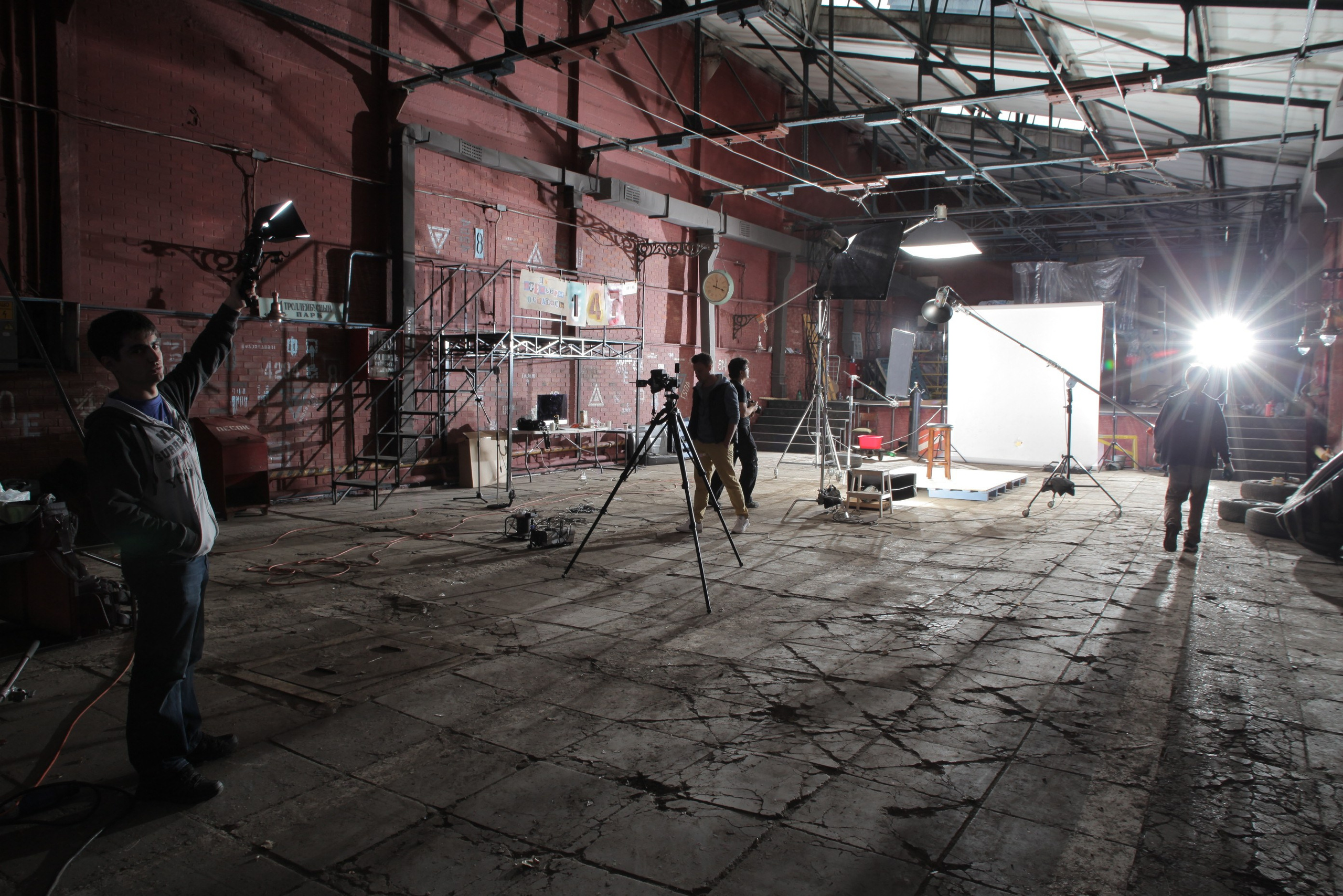 BACKSTAGE. Www.apowerstudio.com