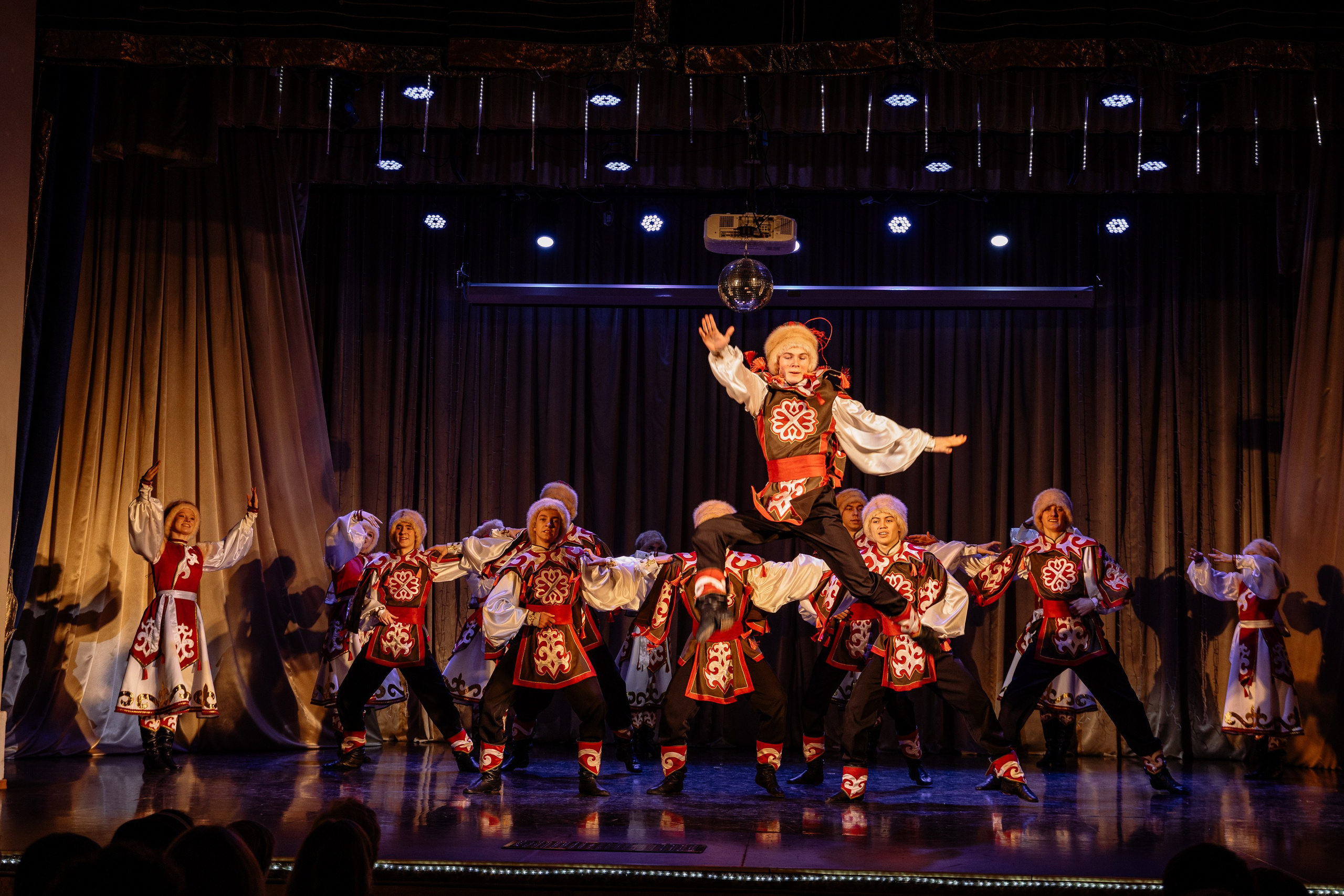 Сибирские узоры ДК Ефремова. Фотограф Юлия Мальцева