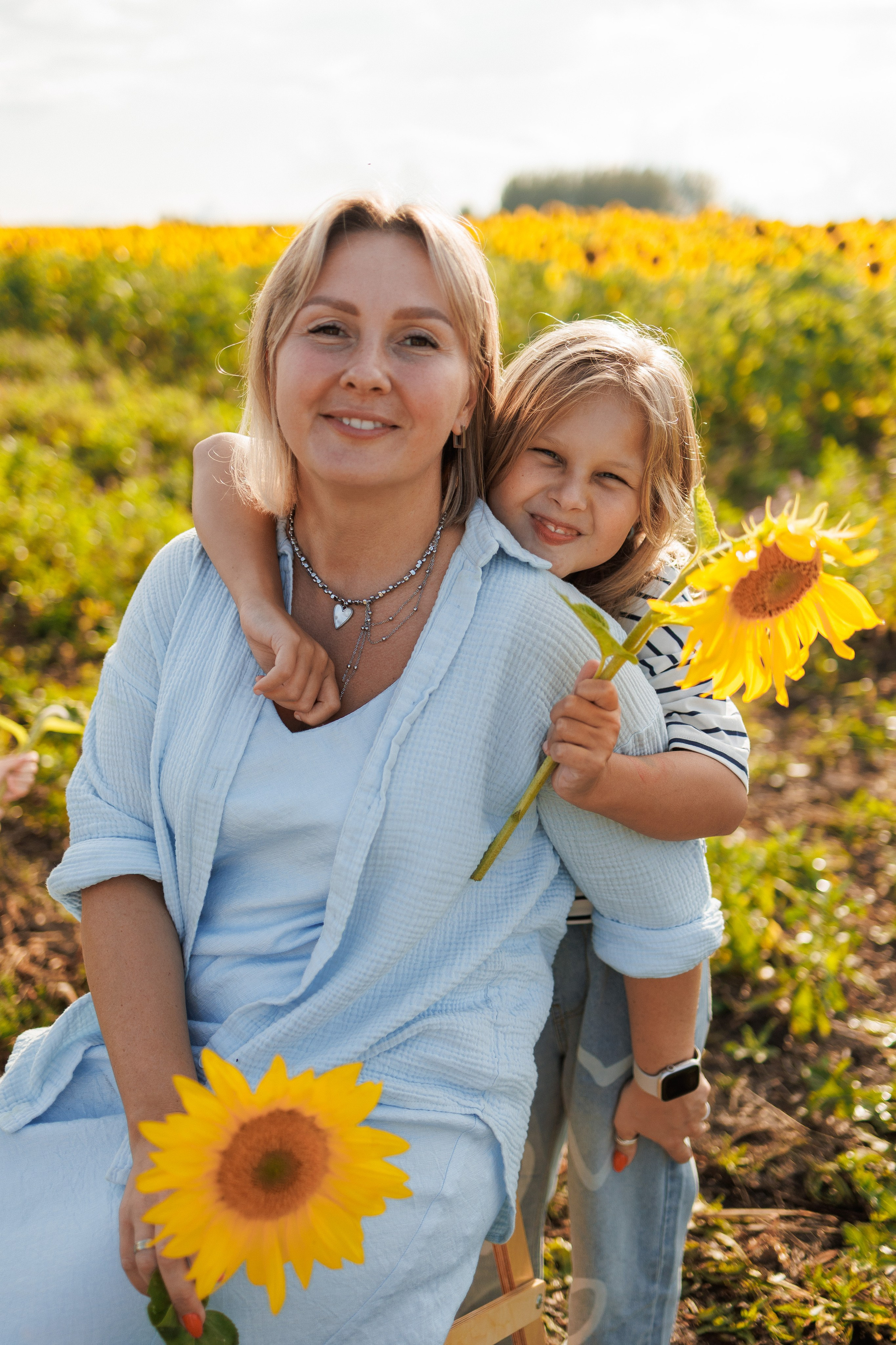 В поле подсолнухов. Семейный фотограф г. Тюмень
