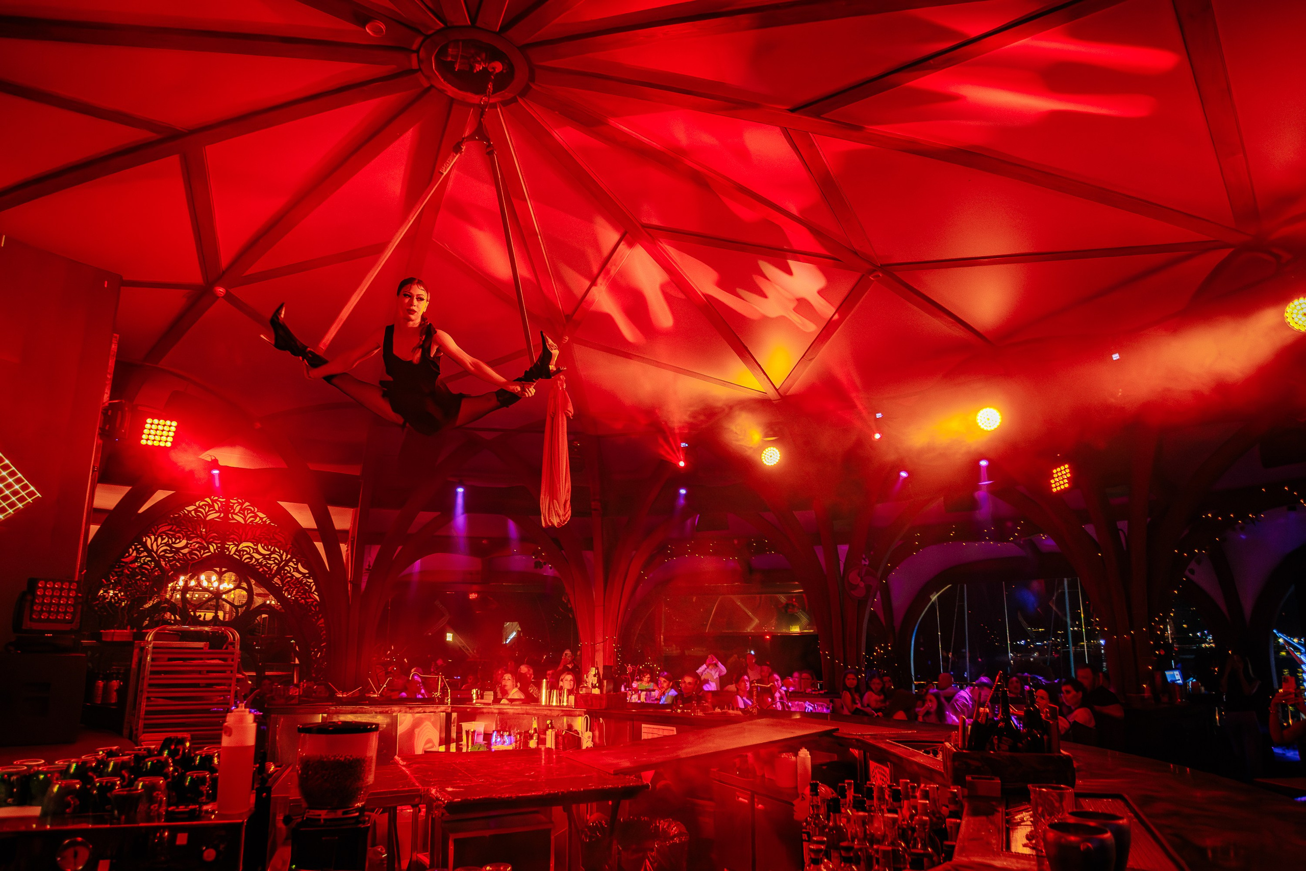 PTIZZA SHOW. Gold & Black in Ptizza Bar_Ялта_6.07.2025. Аминов Руслан | Фотограф