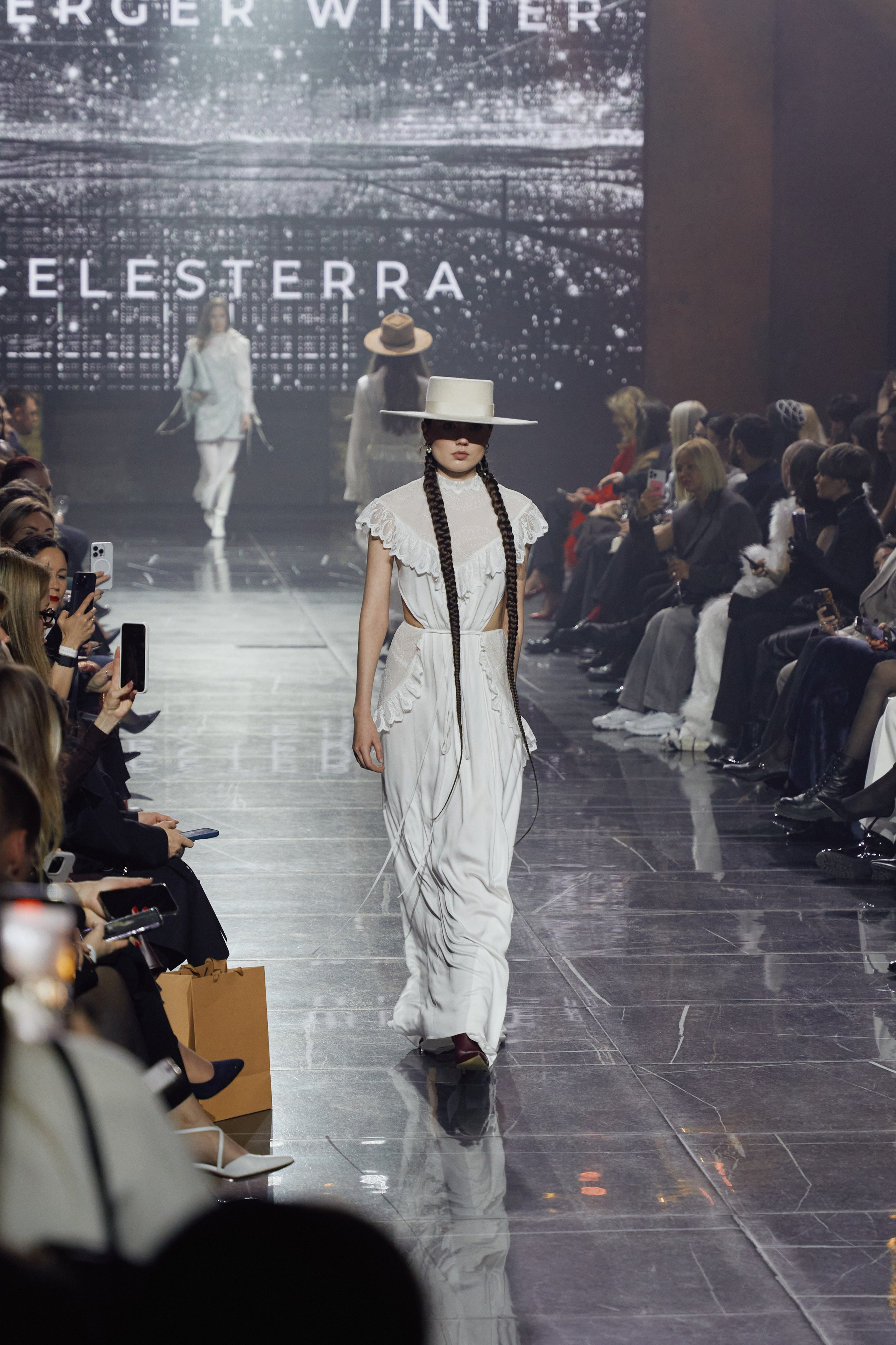 Показ KAMERGER | ODETTA. Свадебный фотограф и видеограф из Санкт-Петербурга Агарков Никита