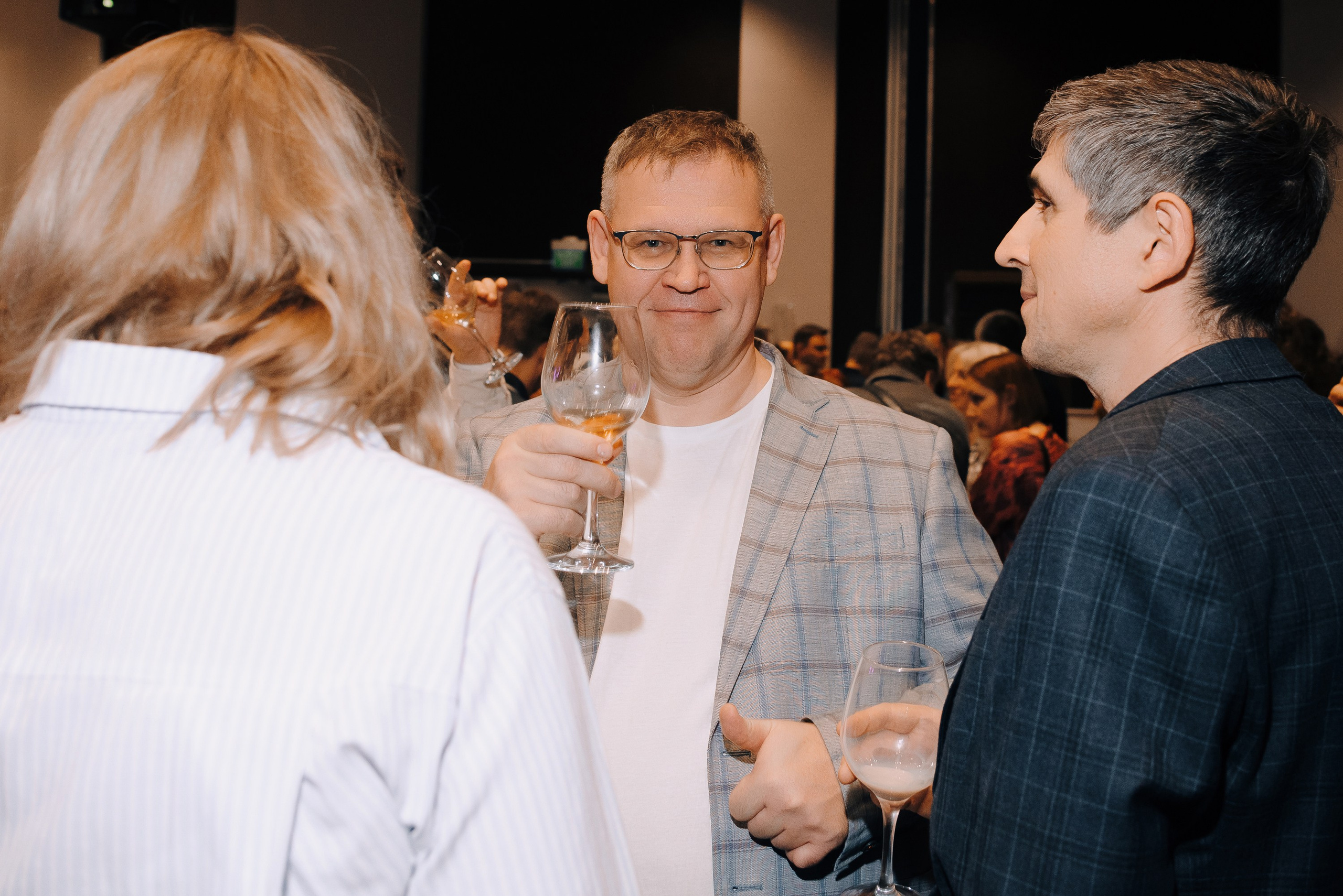 ФЕСТИВАЛЬ ВИНА И КРЕПКИХ НАПИТКОВ МАВТ-ВИНОТЕКА. Репортажный фотограф Зуев Роман г. Челябинск