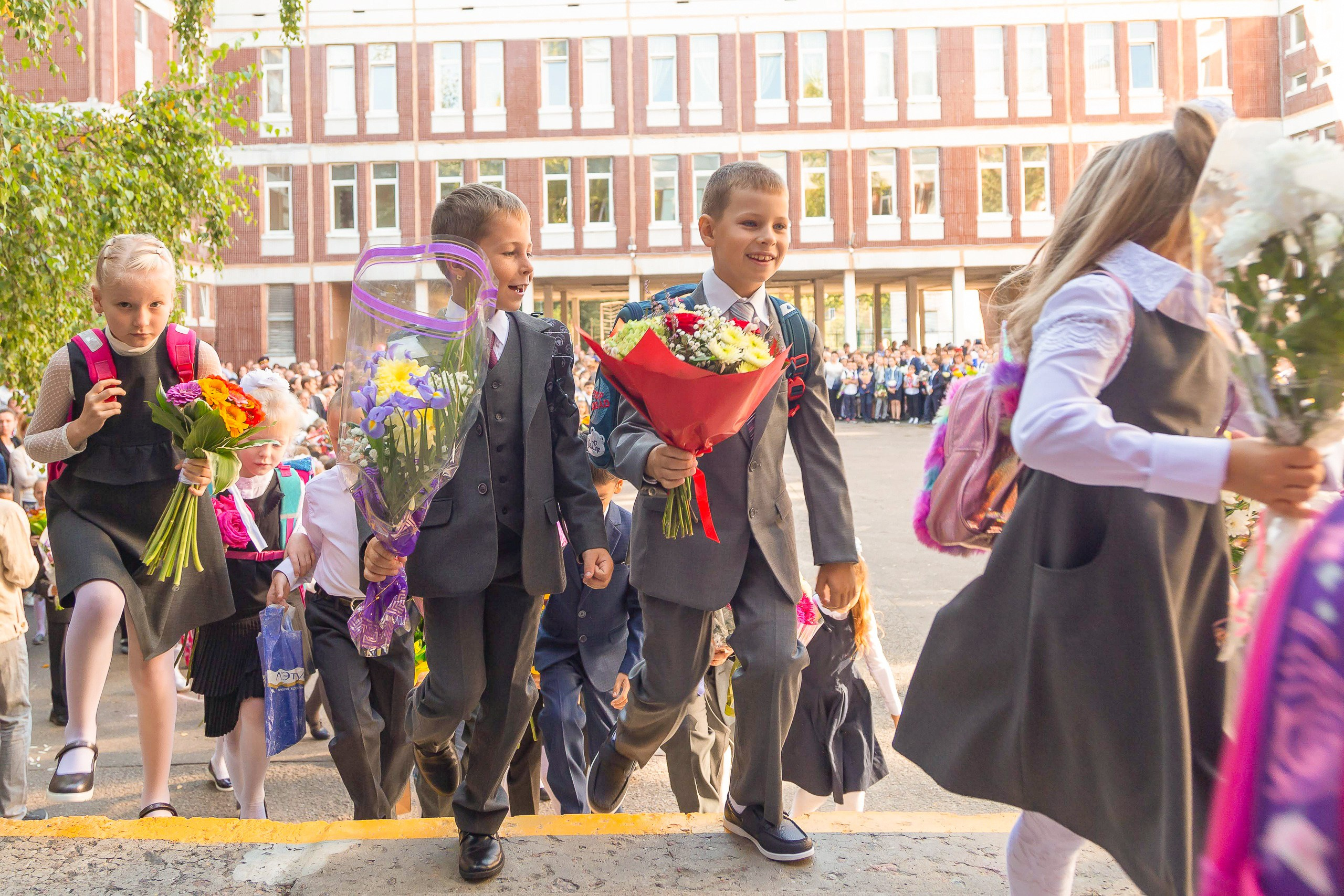 Линейка 1 сентября. Свадебный и Репортажный фотограф в Санкт-Петербурге