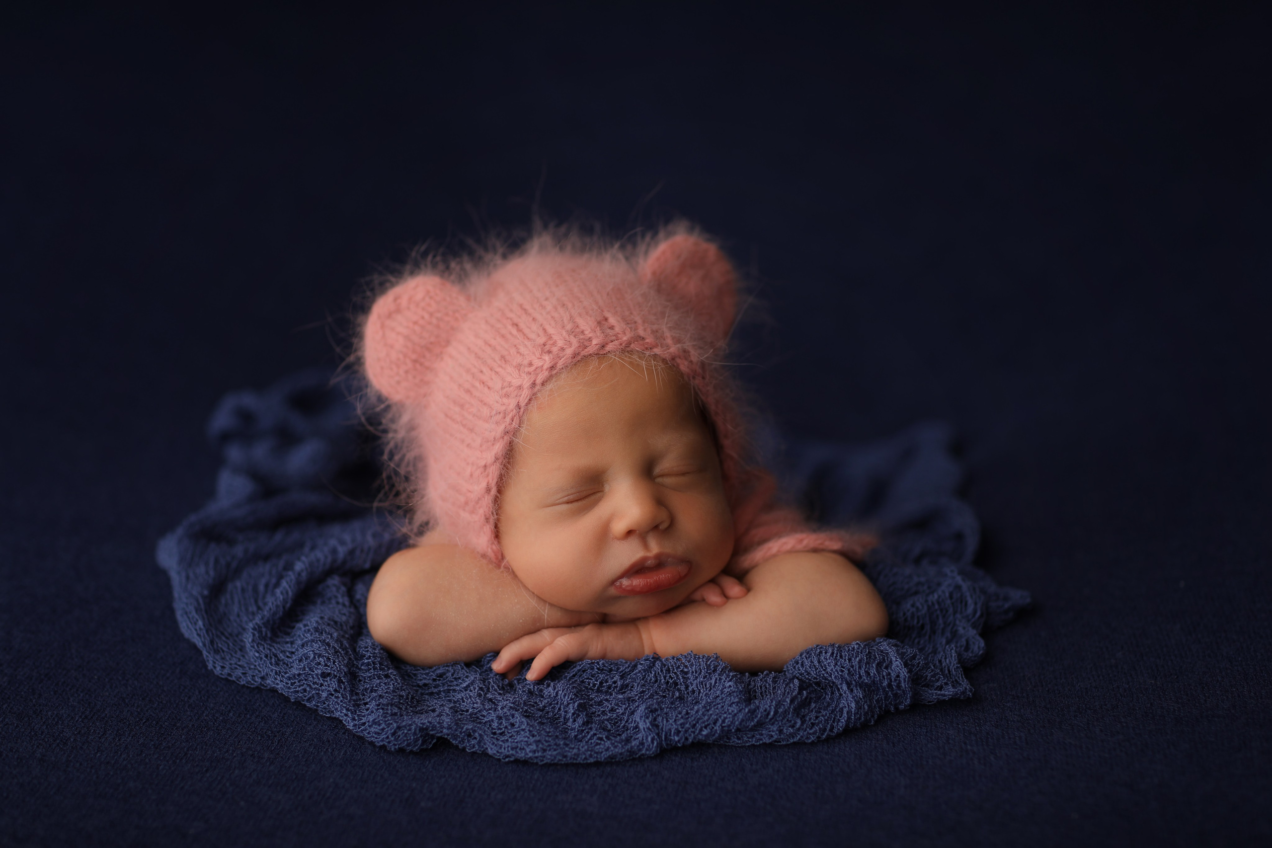 PH @anna_molodykh_newborn.almaty. Retoucher Aleksmokh