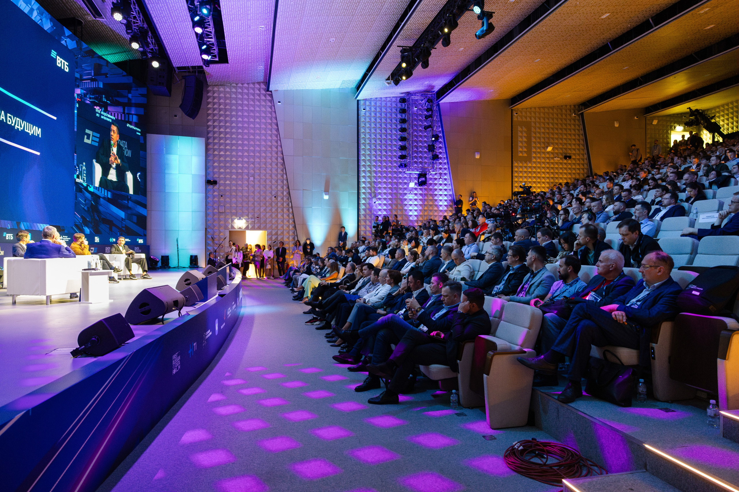 Data Fusion. Свадебный репортажный фотограф в Москве