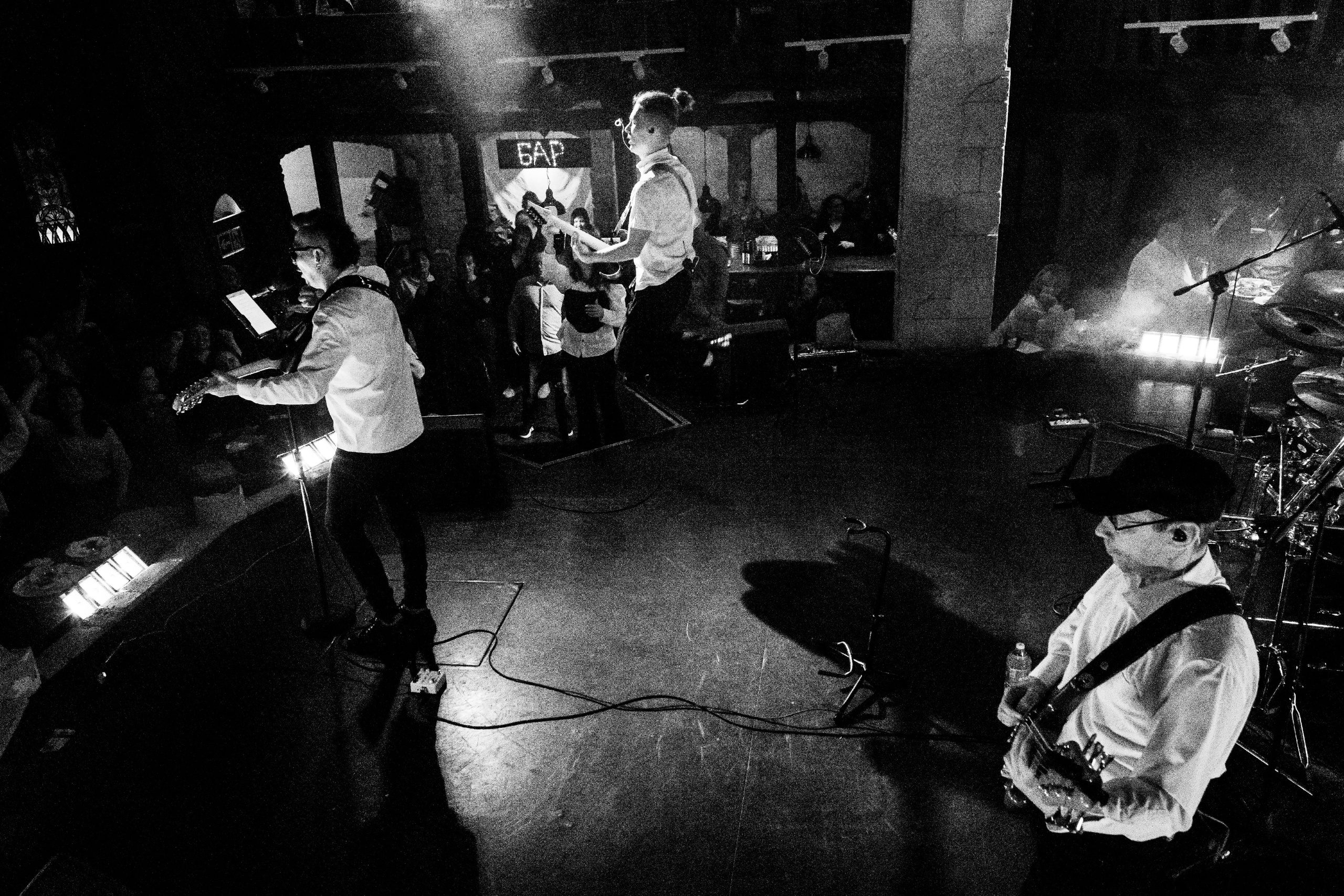 «Бумажный змей» в арт-ресторане «Балаган», Воронеж. Фотограф Наталья Мершина