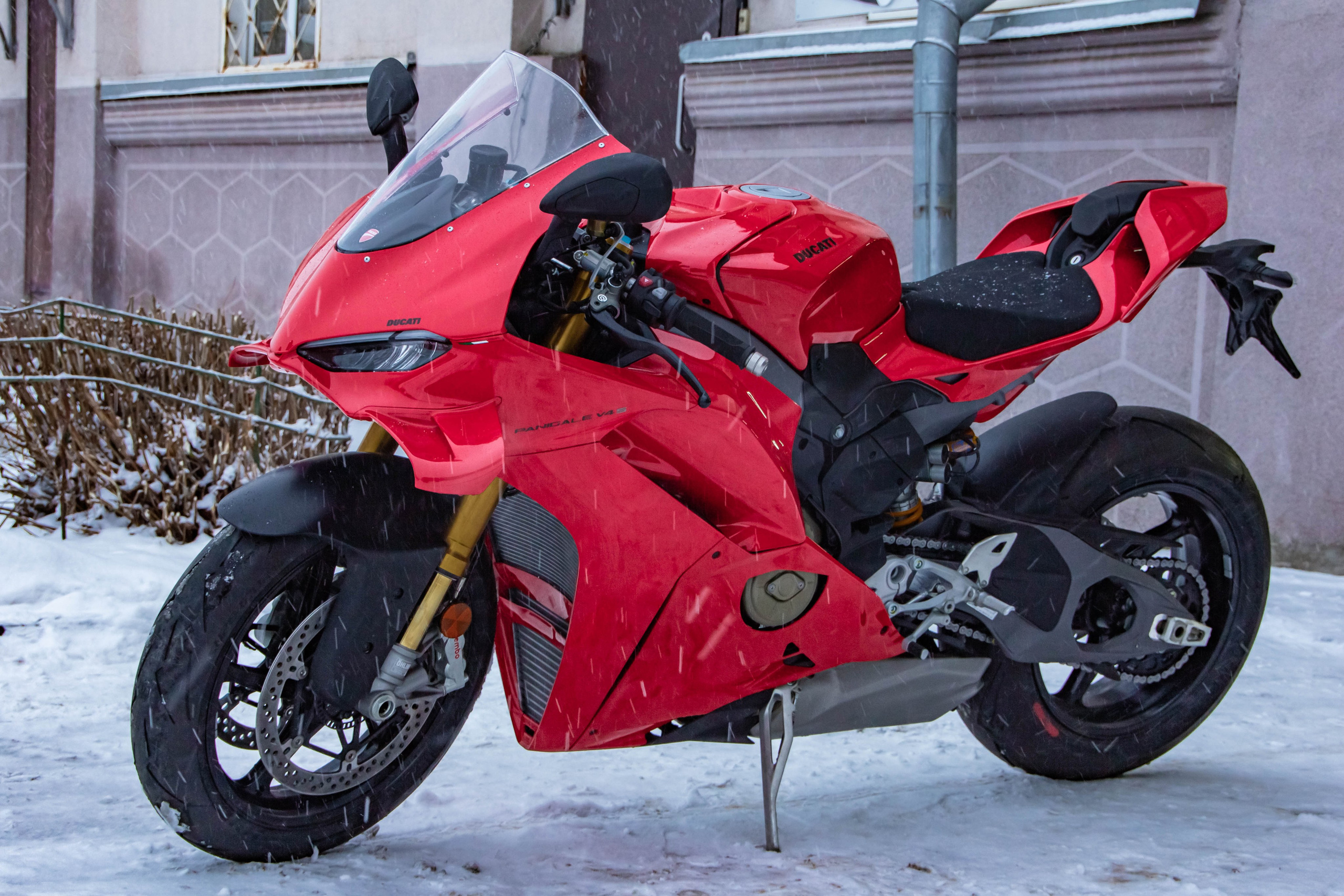 Фотосессия с мотоциклами и автомобилями. Предметный фотограф в Москве и Московской области