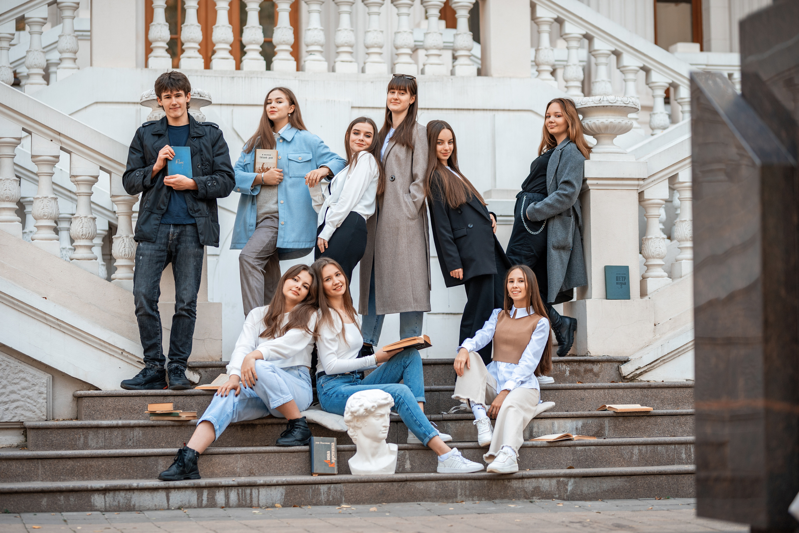 ШКОЛЬНЫЕ СЬЕМКИ старшеклассников|библиотека. Фотограф в Ростове на Дону