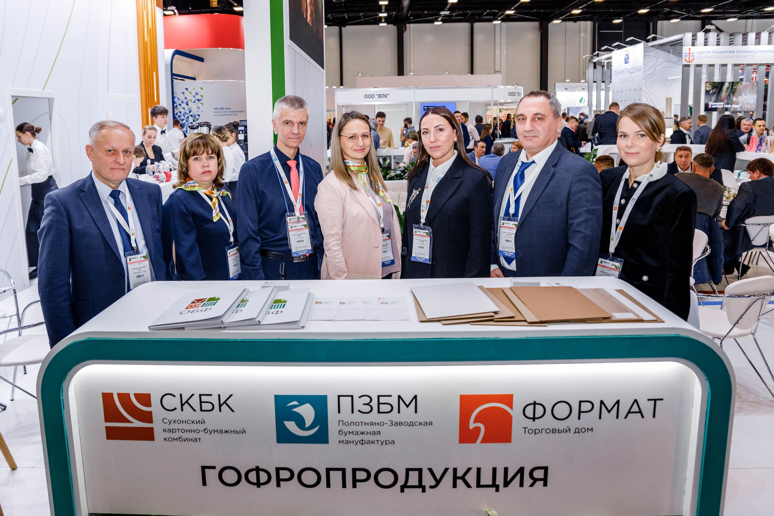 PulpFor, Работа стенда ОБФ (Объединенные бумажные фабрики). Репортажный фотограф в Москве Сергей Мирошников