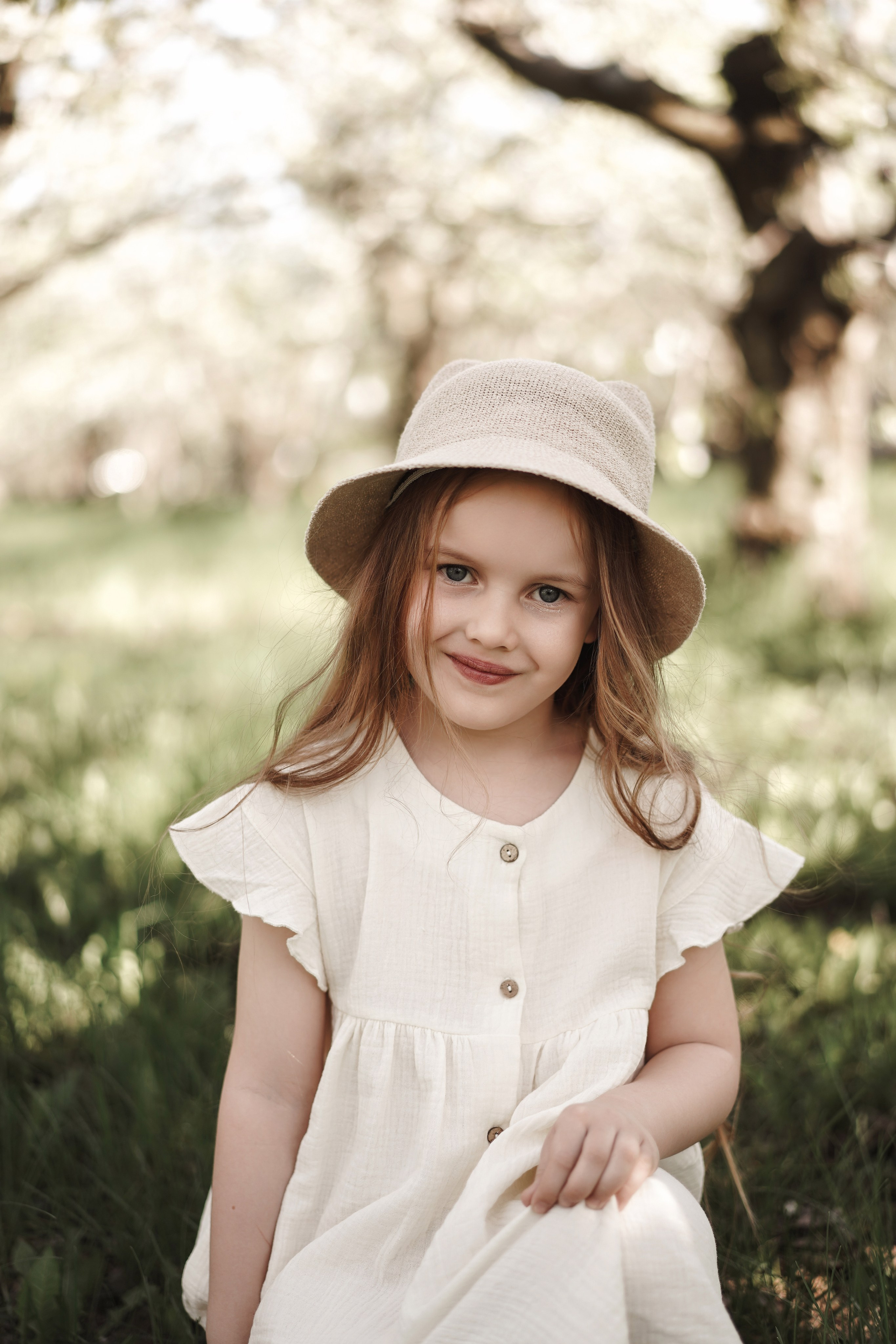 Семейная фотосессия на цветущих садах. Свадебный фотограф в Ростове-на-Дону. Таинство Крещения и Венчания, семейные фотосессии. Алёна Чёботова