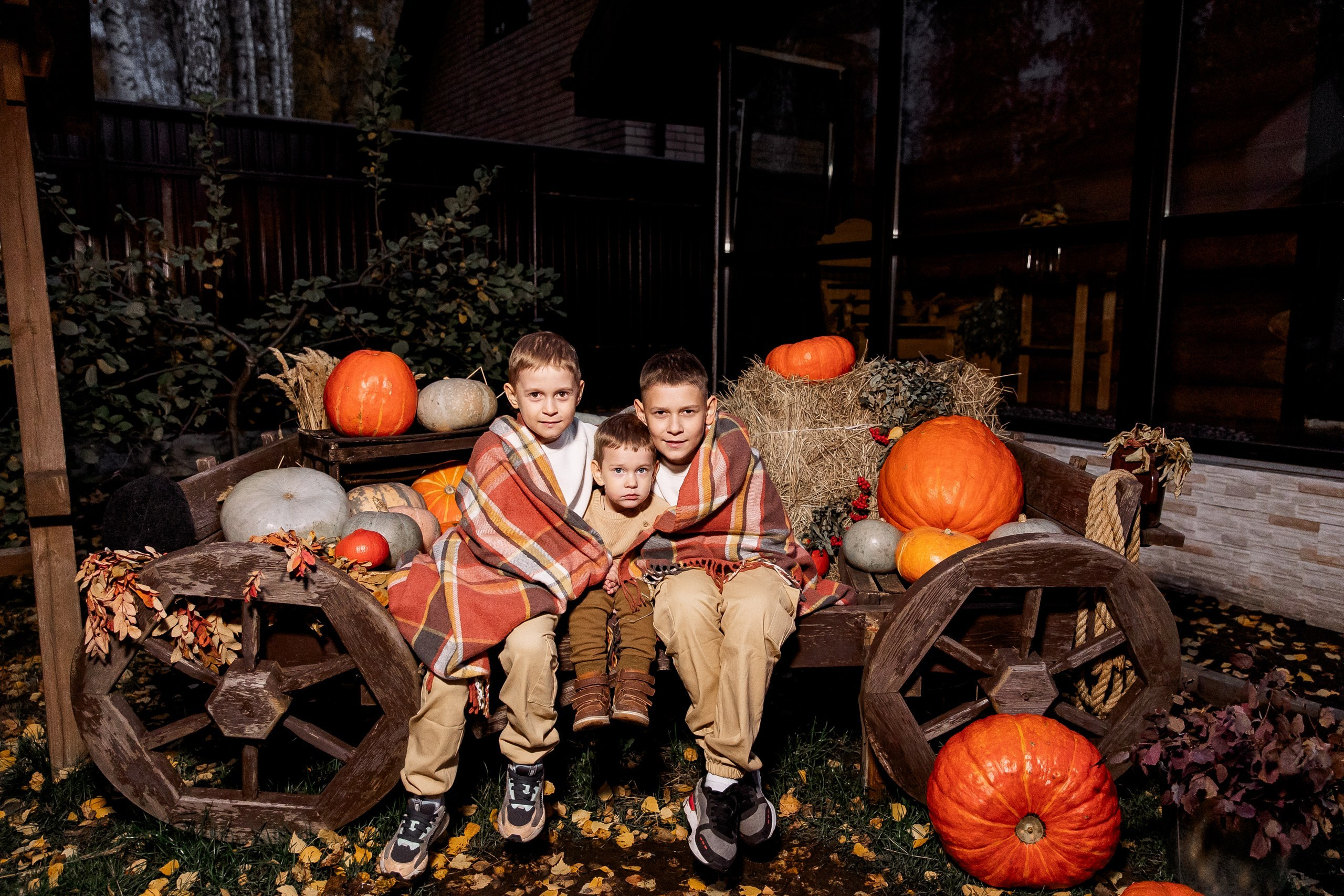 Эдуард и Дарья с сыновьями. Свадебный и семейный фотограф в Челябинске Юлия Ишимова