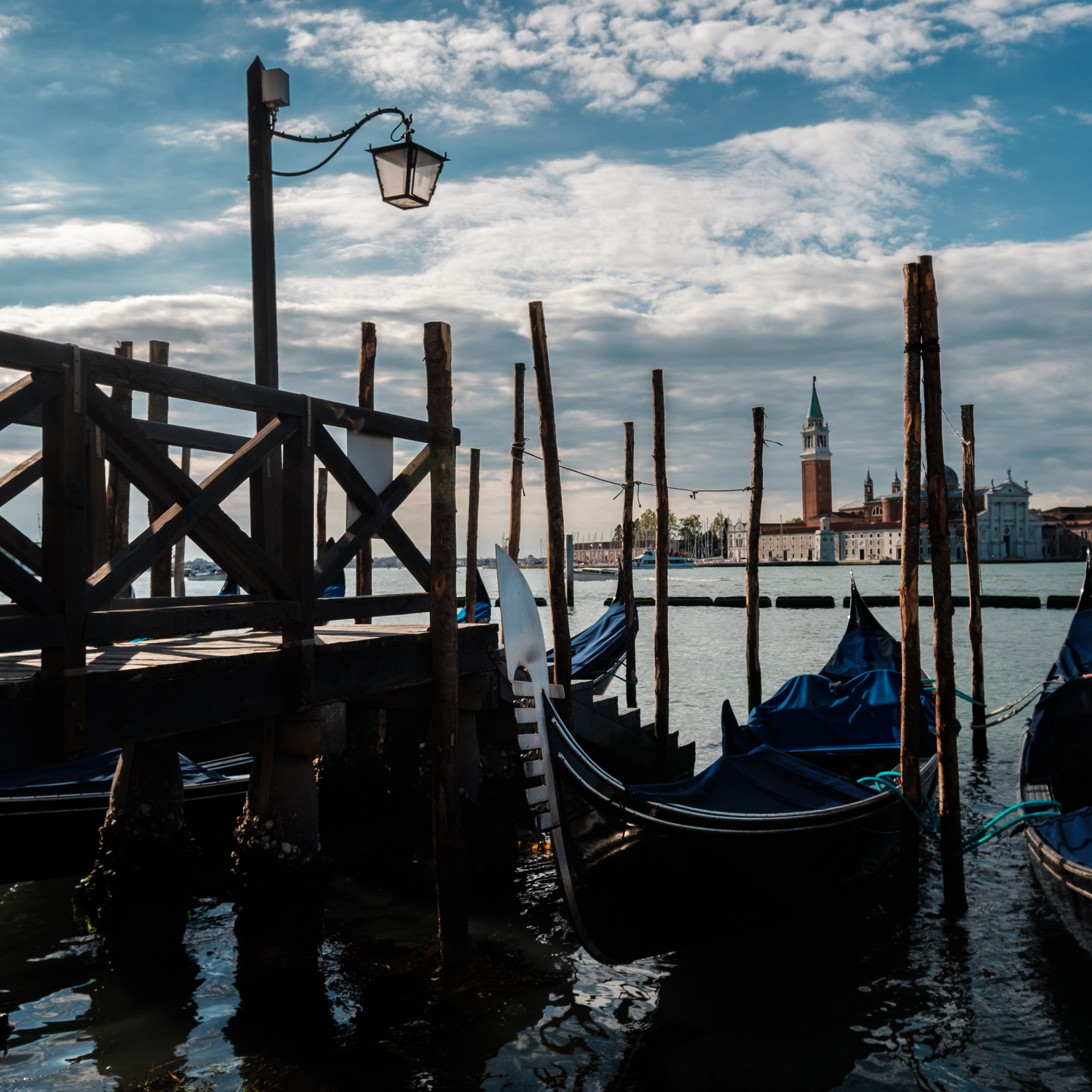 Фотографии для интерьера. Oleg Samoilov is a documentary photographer for brands that value an honest story