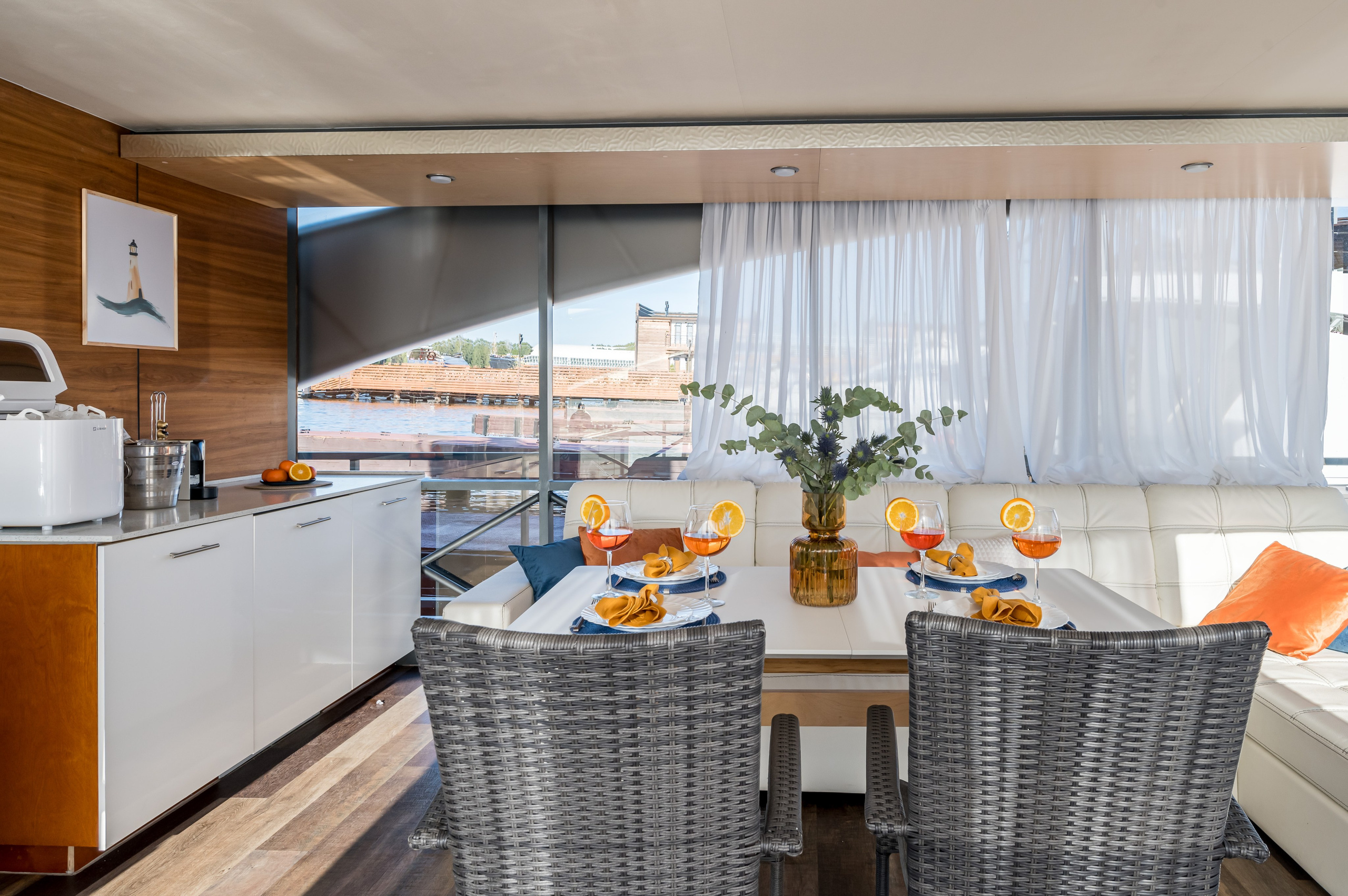 Хаусботы для вечеринок и бизнес-встреч. Интерьерный Фотограф Москва Криста FLY Труфанова