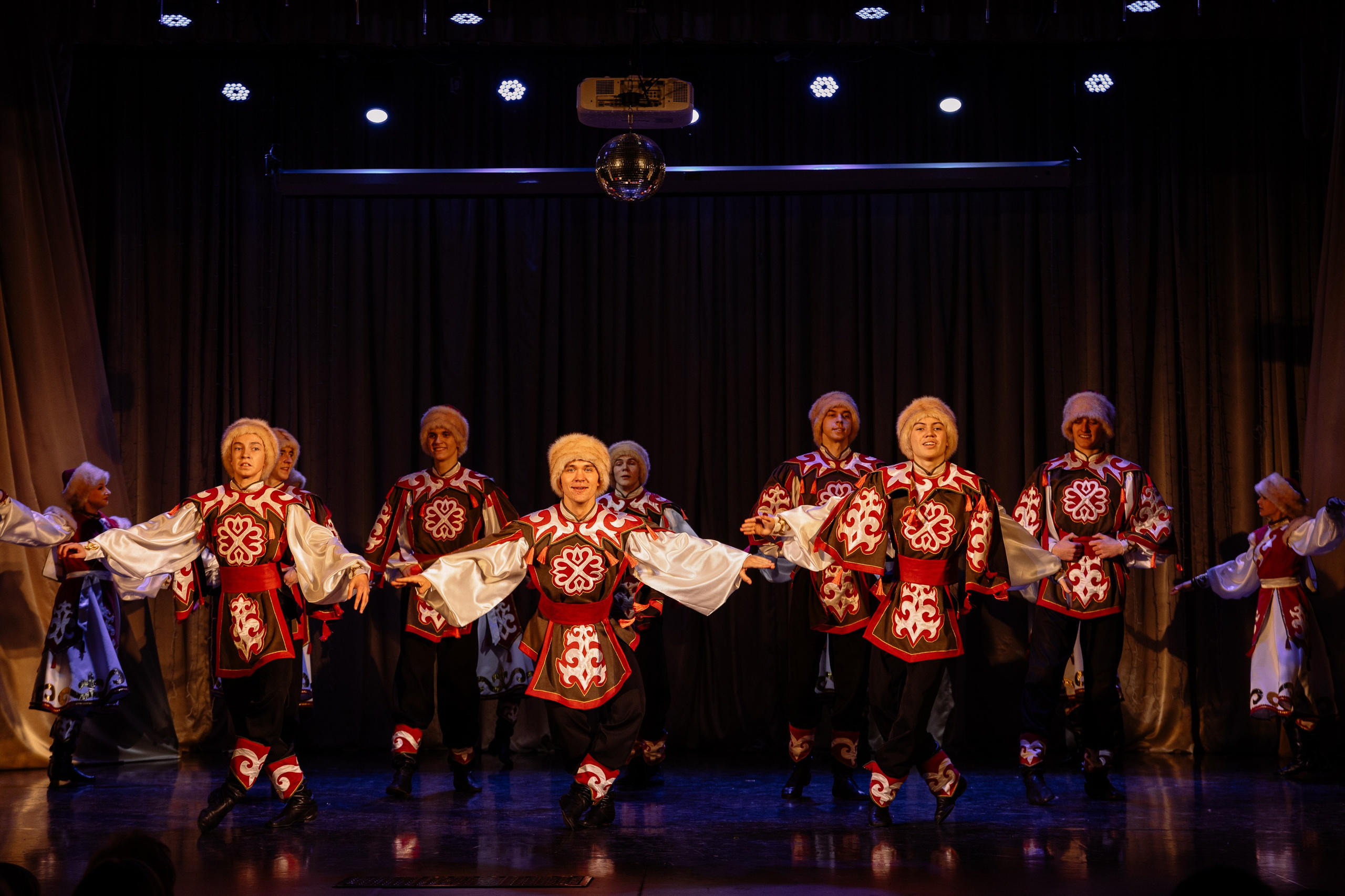 Сибирские узоры ДК Ефремова. Фотограф Юлия Мальцева