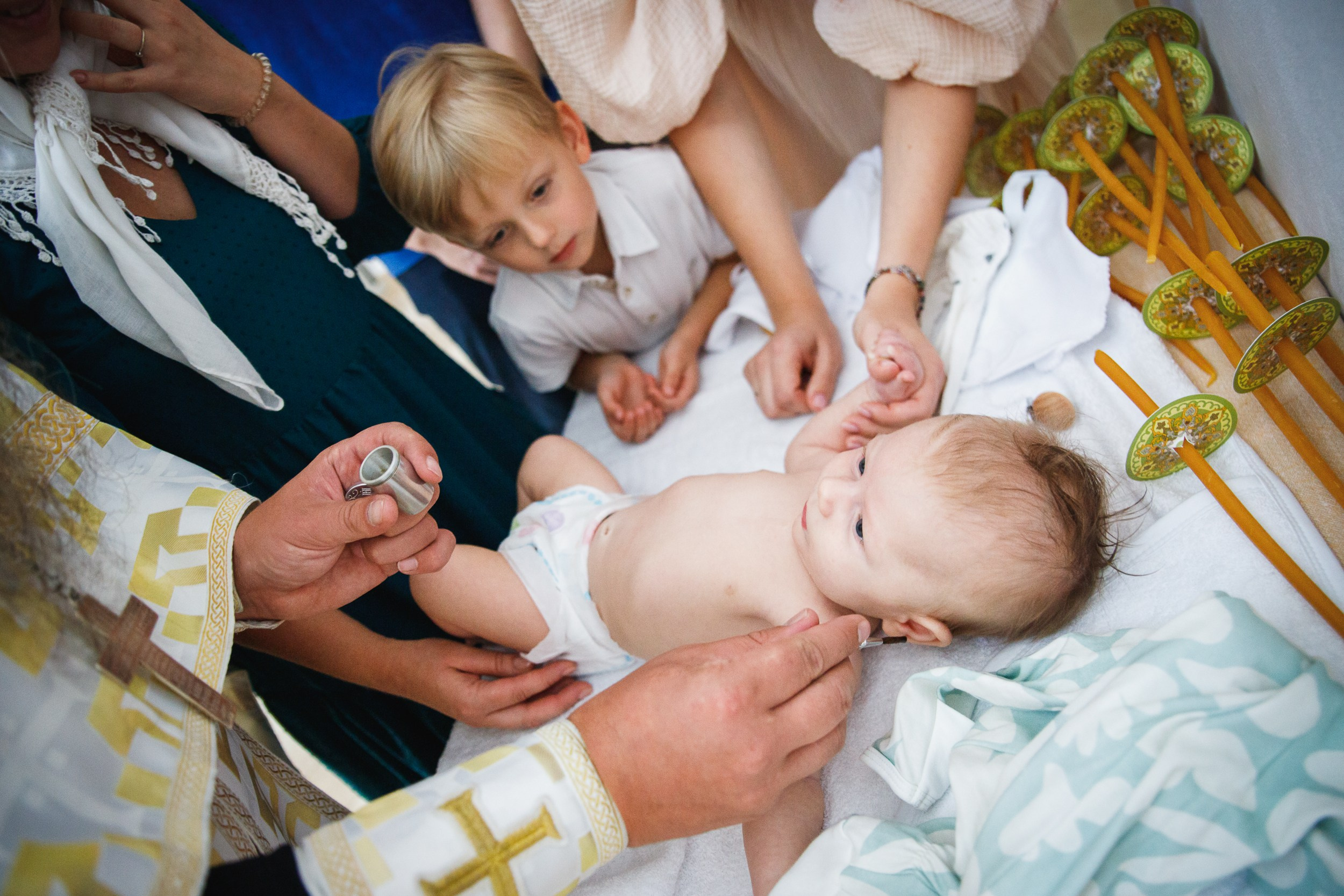 Фотосъемка крещения маленького мальчика в храме города Москвы. Семейный и школьный фотограф в Москве Анна Ткач