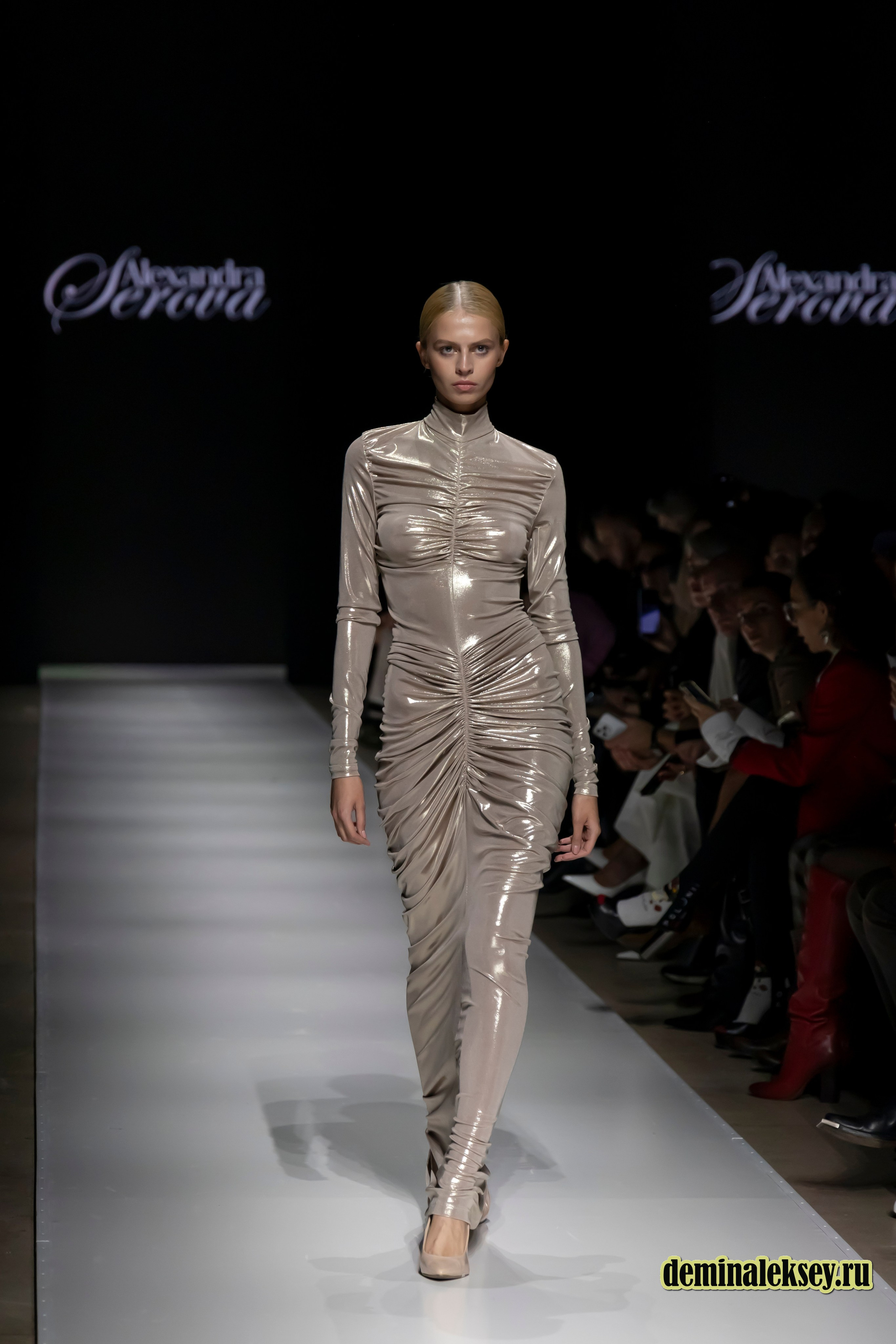 Московская неделя моды 2024 9 октября дизайнер Alexandra Serova. Репортажный, семейный и студийный фотограф в Москве Демин Алексей