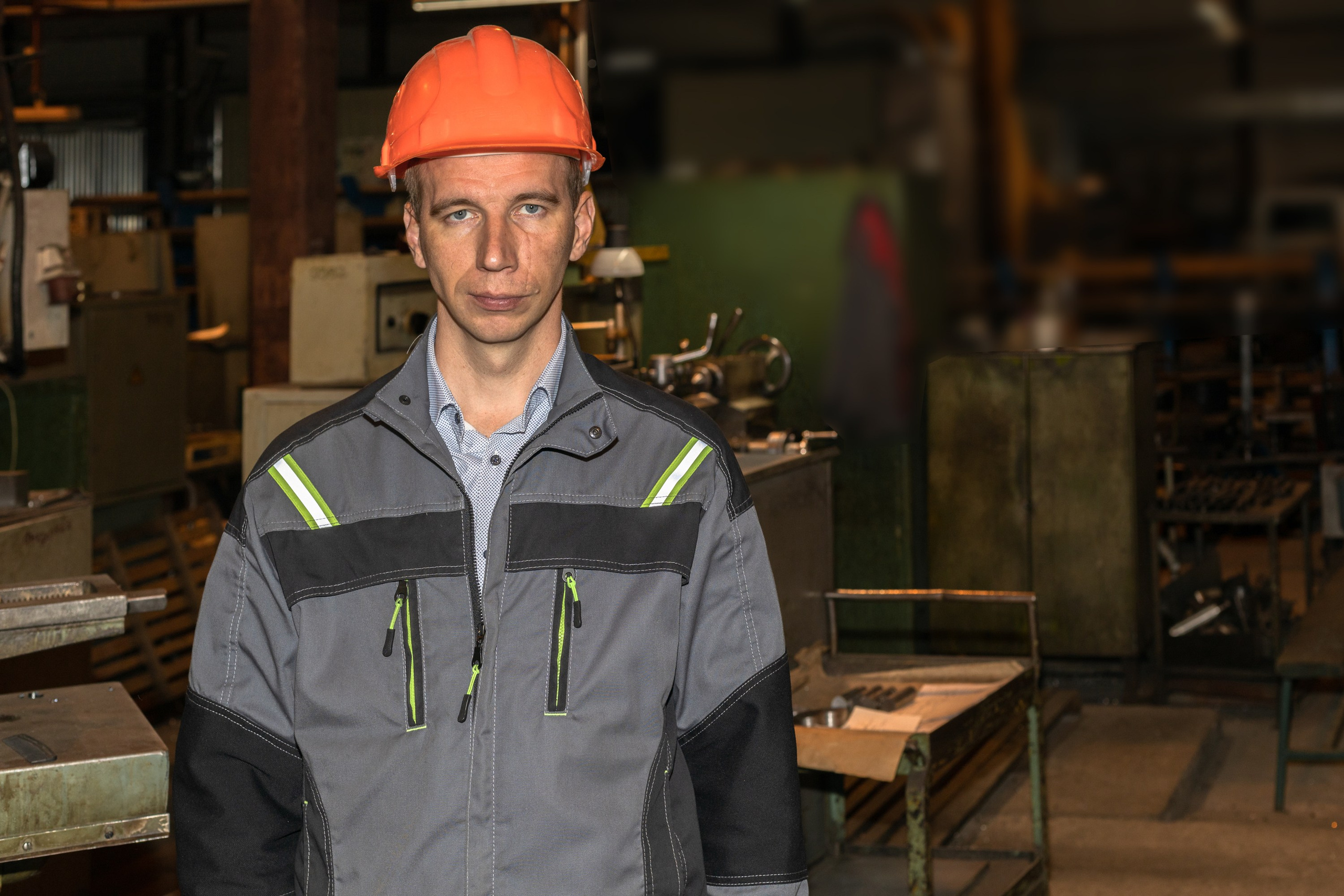 "Фотосъёмка в Москве для промышленного предприятия — интерьер цеха с современными установками."