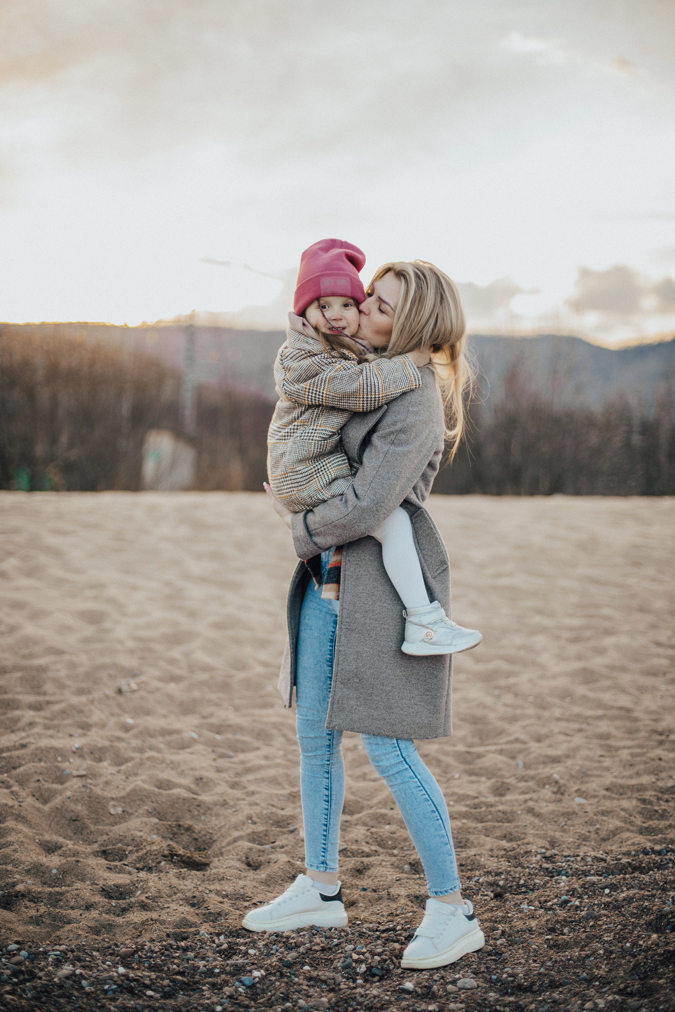 Алиса с мамой на Байкале. Фотограф Слюдянка Иркутск Наталья Кургина