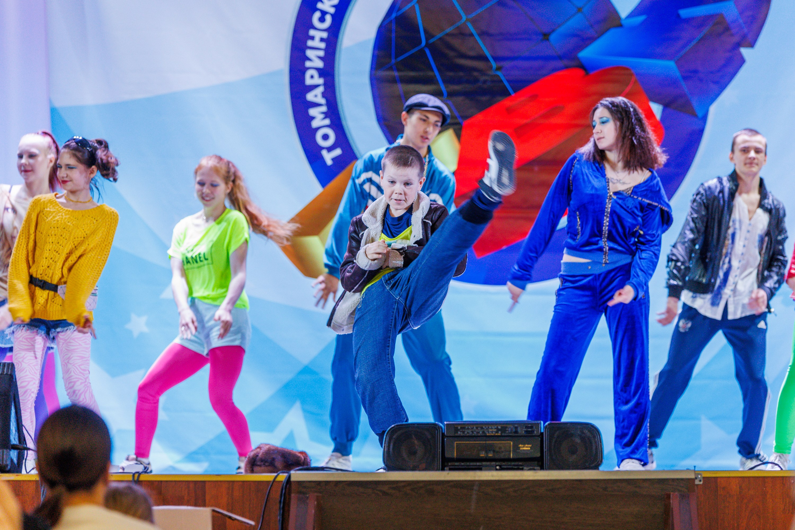 Школьный КВН в Томари. Свадебный, семейный и репортажный фотограф в Южно-Сахалинске Артур Петросян