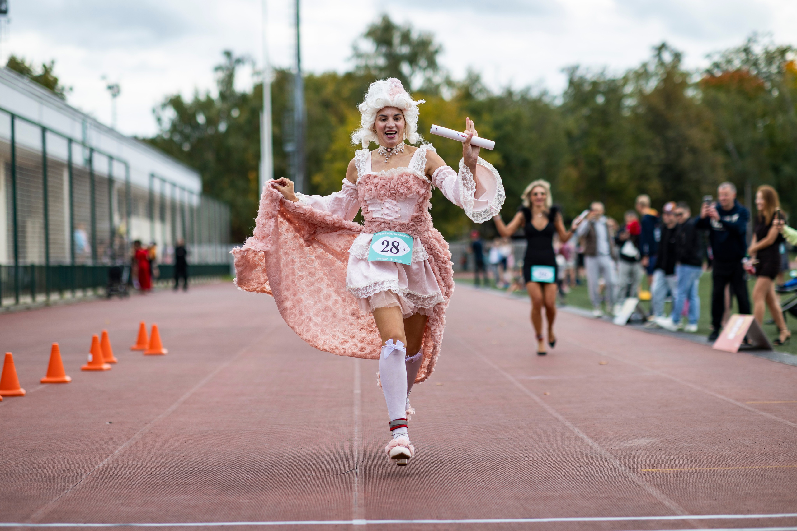 Женский забег на каблуках, 19.09.26. Фотограф Сергей Ловкий