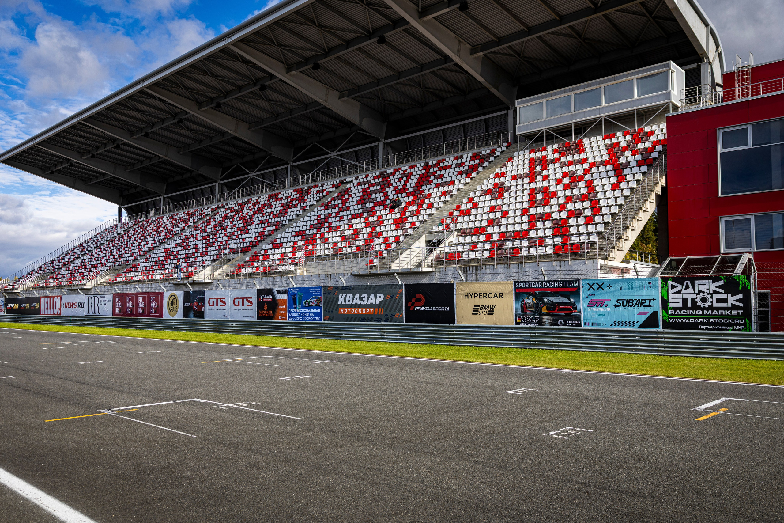 500 верст на Moscow Raceway. Фотограф Сергей Ловкий