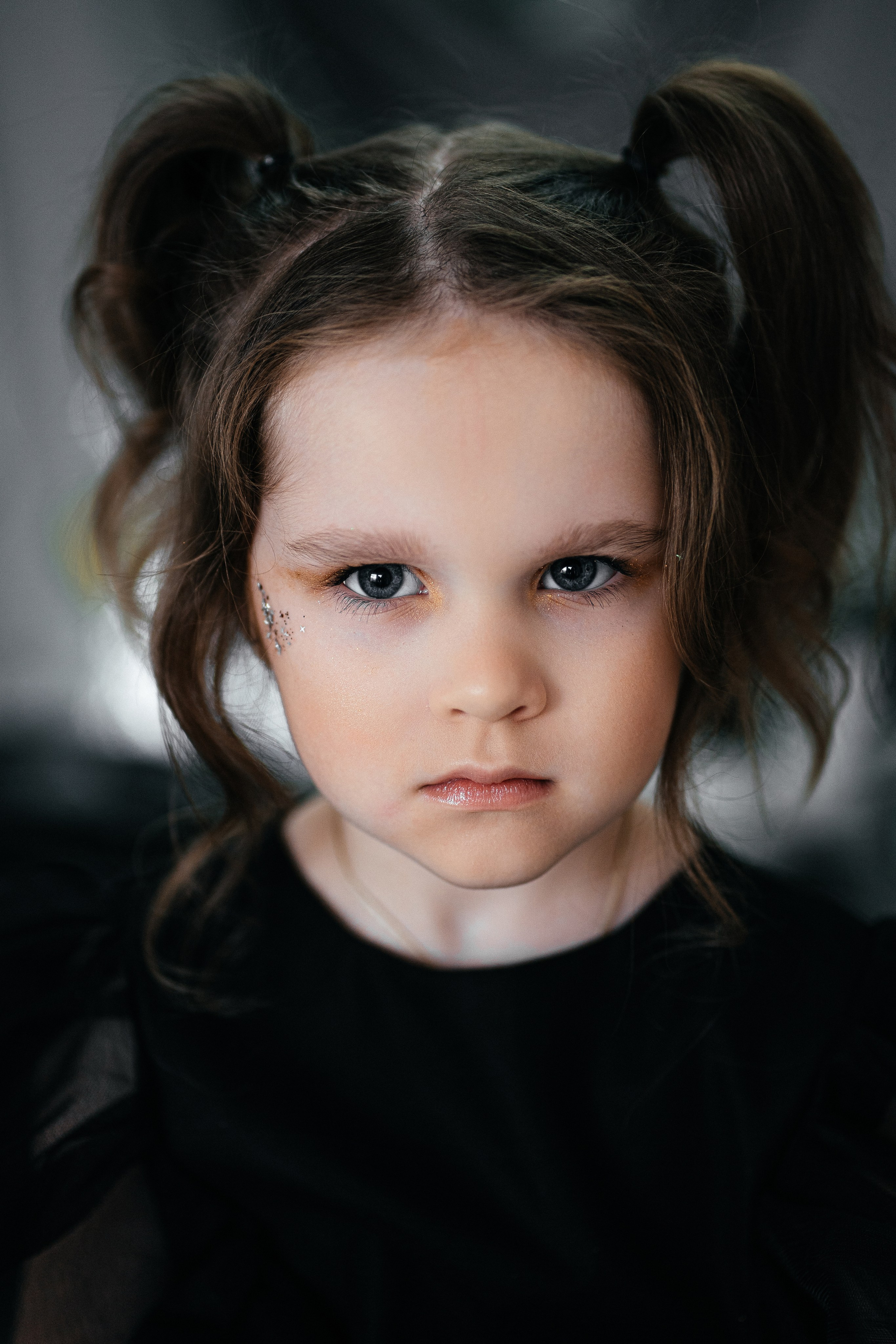 Фотосессия для девочки в платье. Фотограф Ким Наталья в Красноярске